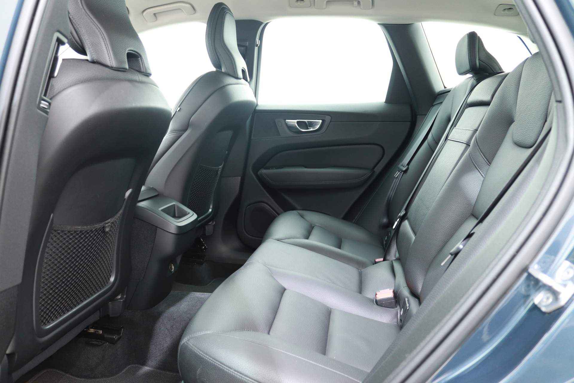 Volvo XC60 2.0 T5 250PK MOMENTUM PRO AUT8 | Navi | Volledig Leer | Sportstoelen - 25/58