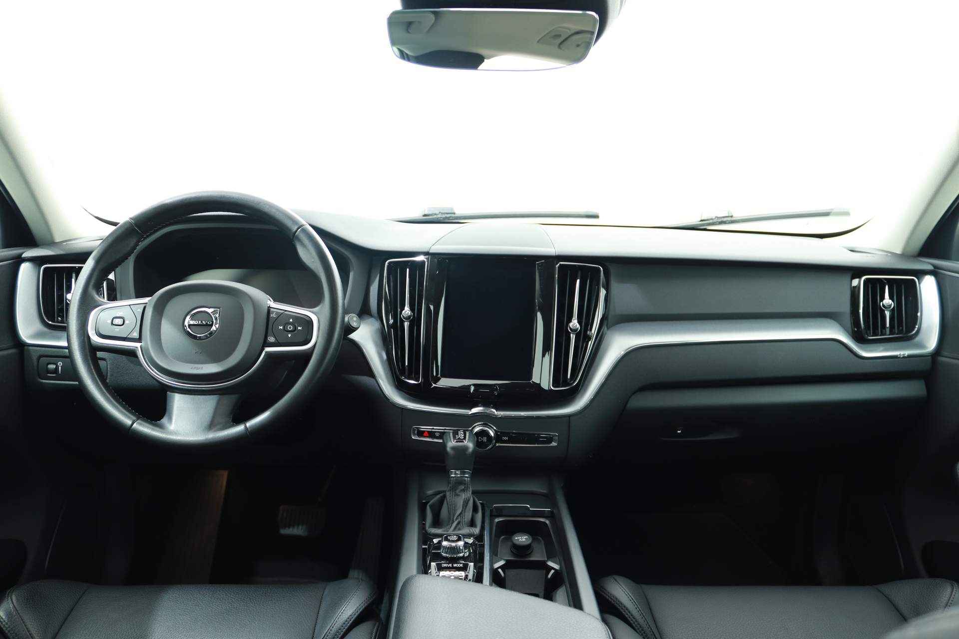 Volvo XC60 2.0 T5 250PK MOMENTUM PRO AUT8 | Navi | Volledig Leer | Sportstoelen - 27/58