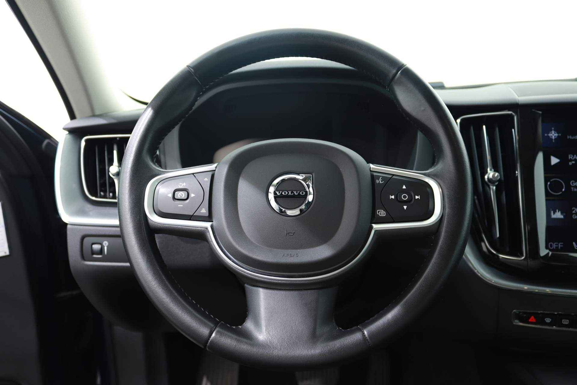 Volvo XC60 2.0 T5 250PK MOMENTUM PRO AUT8 | Navi | Volledig Leer | Sportstoelen - 37/58