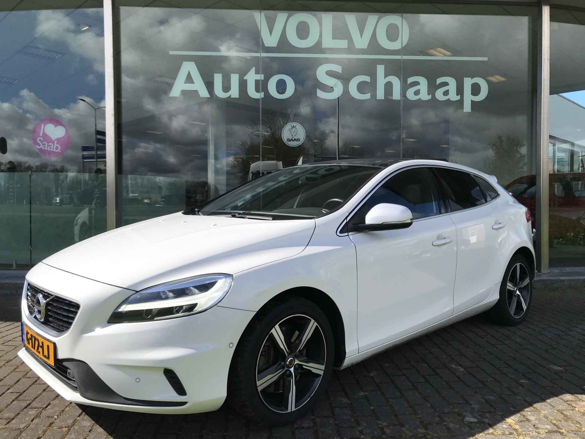 Volvo V40 1.5 T3 Polar+ Sport Automaat | Rijklaar incl 12 mnd Bovag | Panoramadak Harman/Kardon R-design - 1/12
