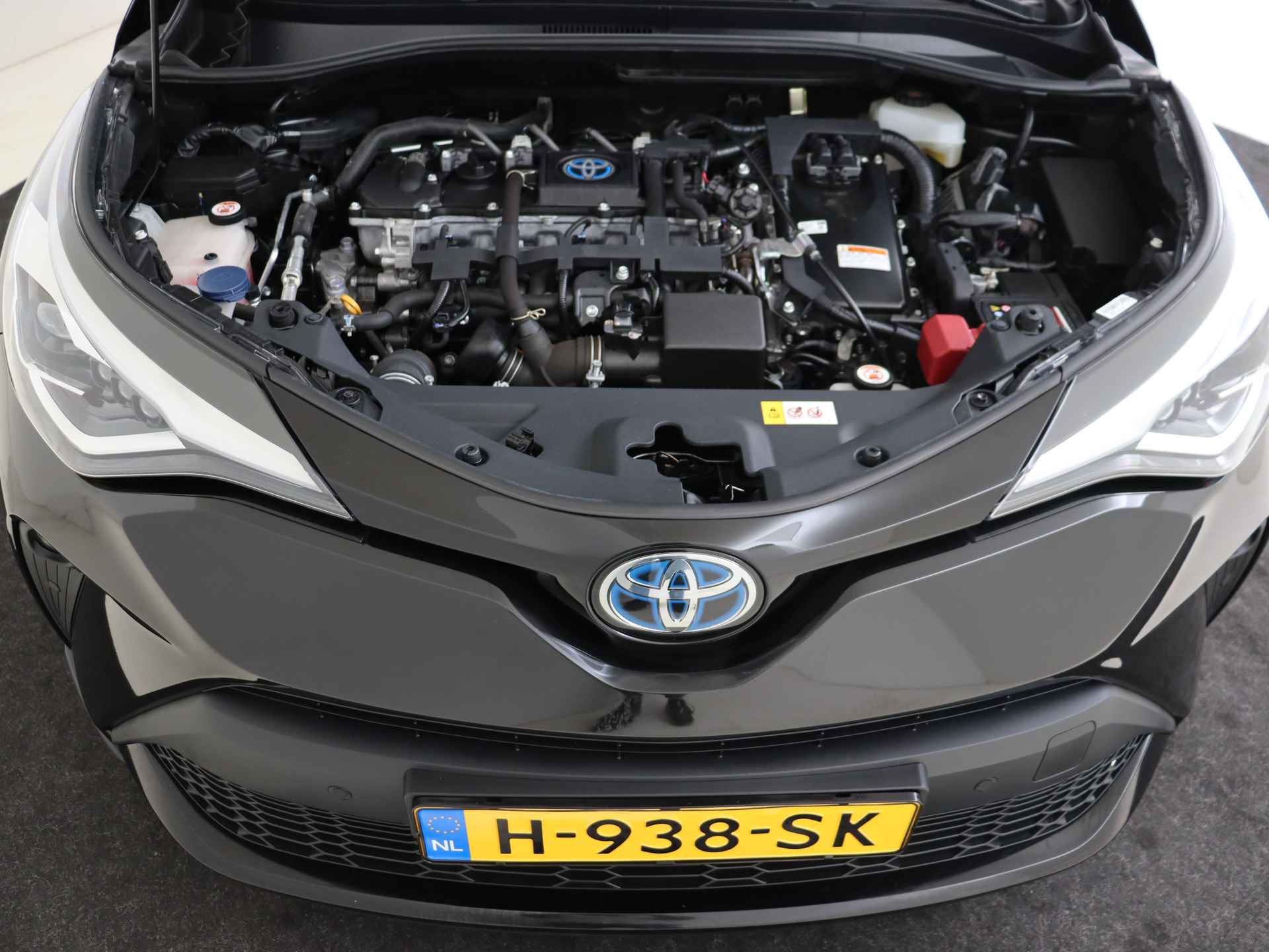 Toyota C-HR 1.8 Hybrid First Edition I Navigatie I Climate Control I Cruise Control I Camera I LM Velgen I USB I 1e Eigenaar I LOUWMAN Onderhouden I Stoelverwarming Voor I Keyless Entry/Start I - 40/49