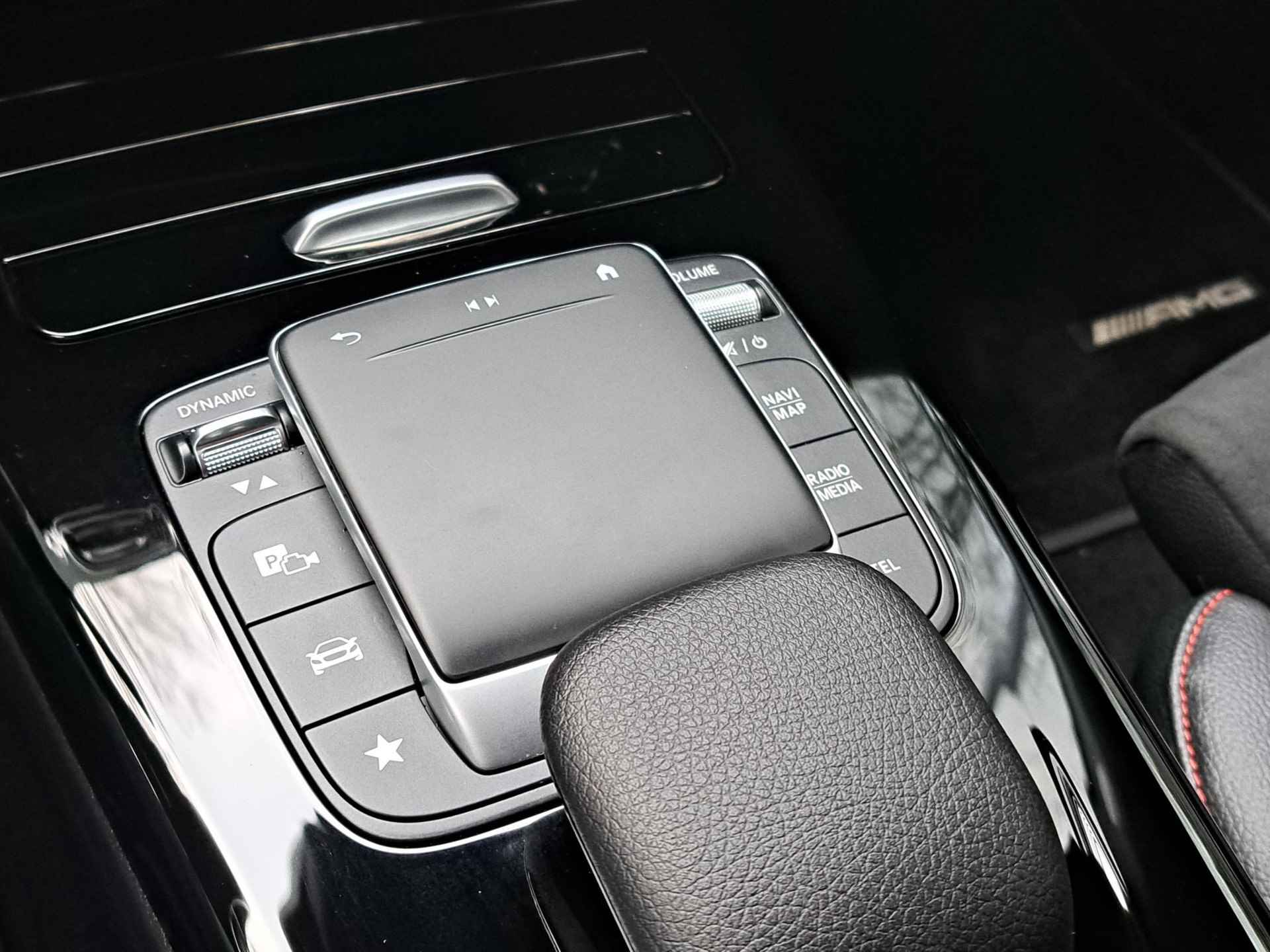 Mercedes-Benz A-klasse 250 e Business Solution AMG Limited | Navi | Afn. Trekhaak | Sfeer | ECC | PDC + Camera | Cruise Control | 18inch - 30/34