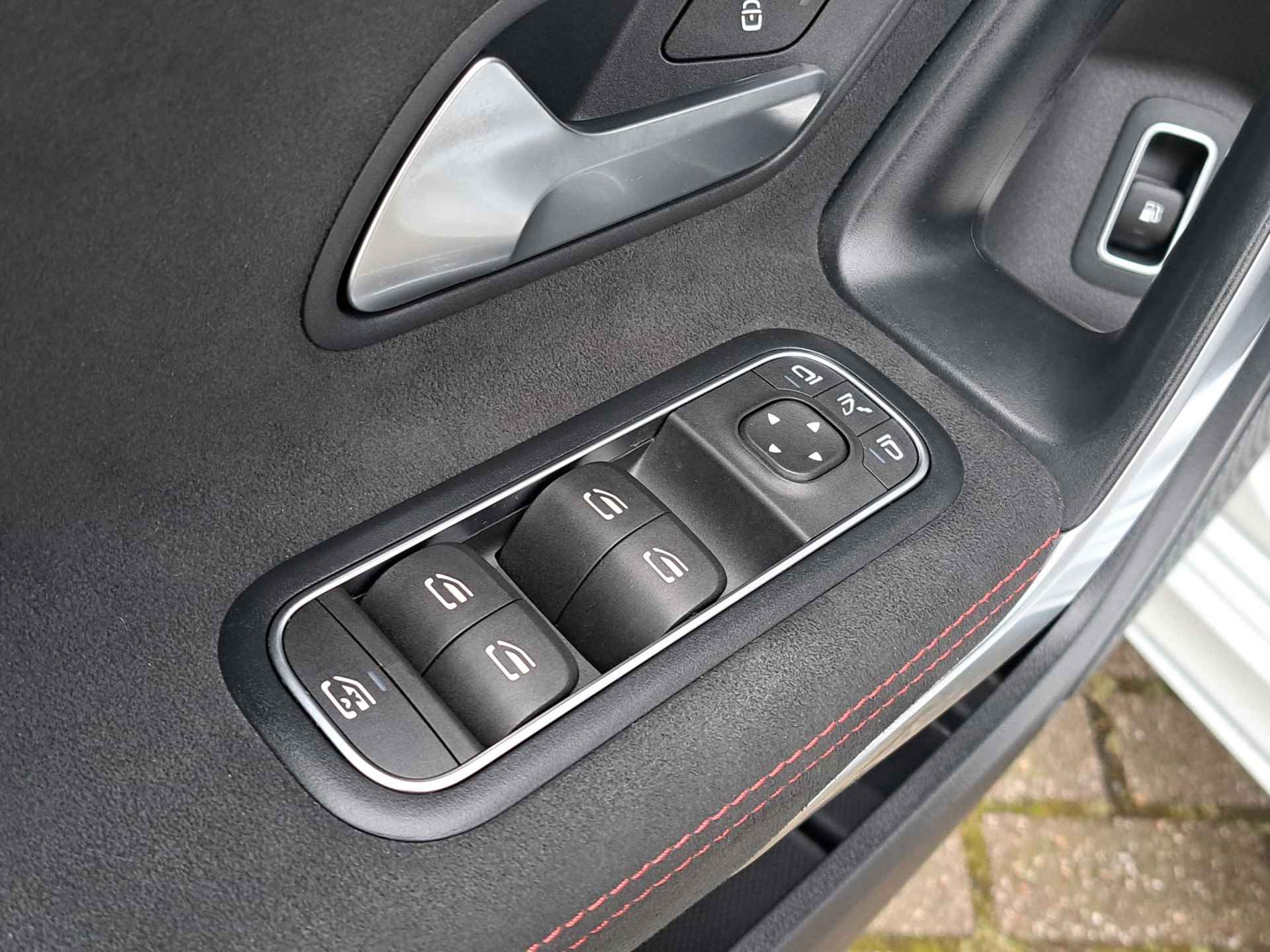 Mercedes-Benz A-klasse 250 e Business Solution AMG Limited | Navi | Afn. Trekhaak | Sfeer | ECC | PDC + Camera | Cruise Control | 18inch - 31/34