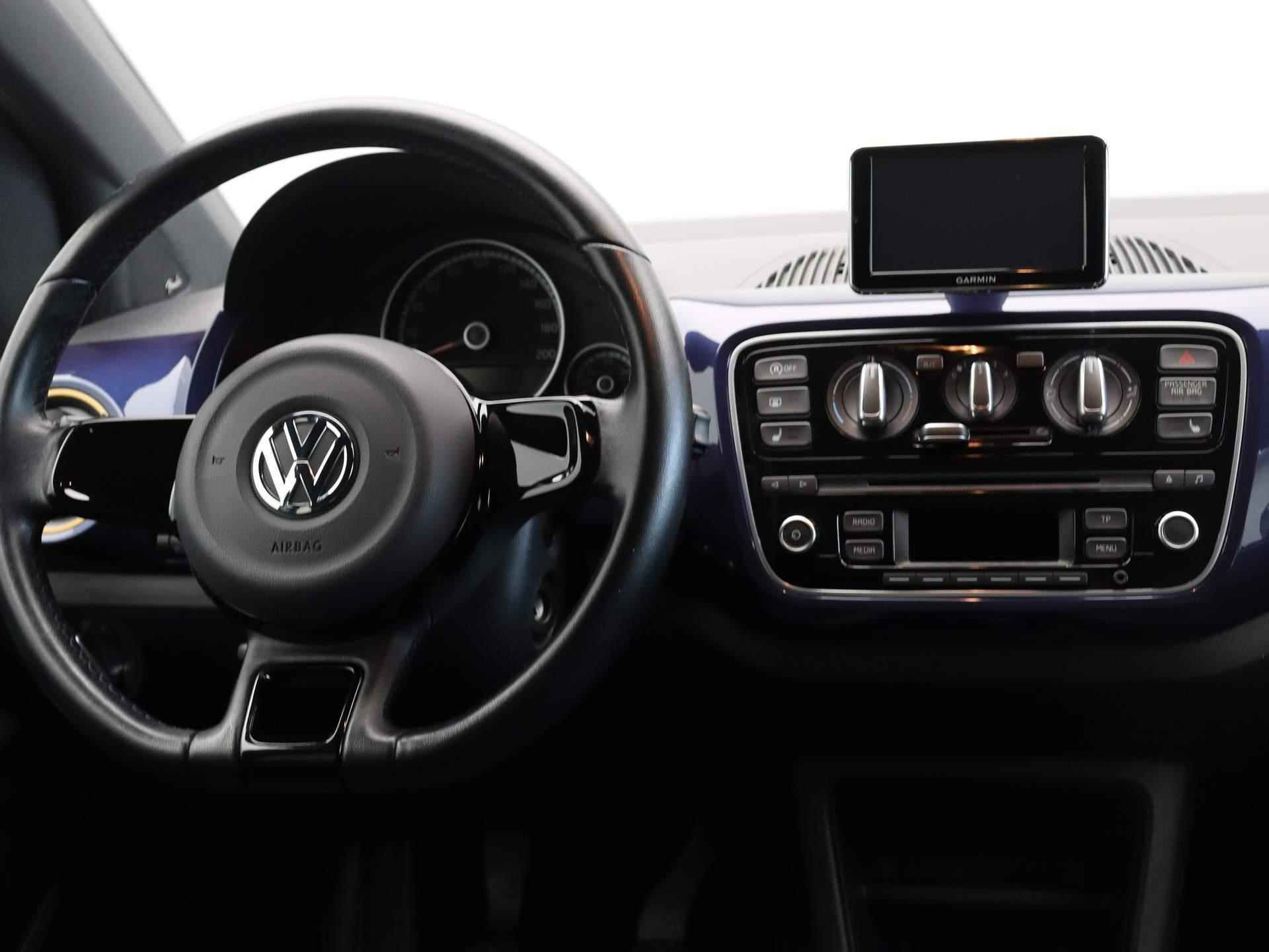 Volkswagen Up! 1.0 high up! 'Special up!' BlueMotion | Unieke uitvoering! | Gouden accenten | Fender audio | Stoelverwarming | - 8/32