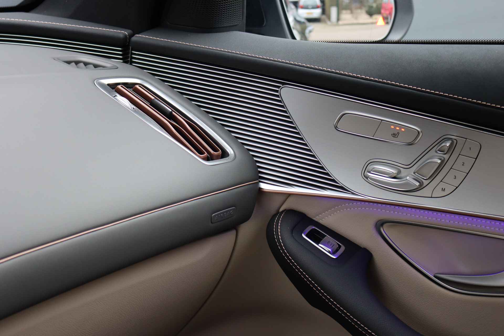 Mercedes-Benz EQC 400 4-MATIC Business Line 80 kWh, Schuifdak, Distronic+, Memory, Surround Camera, Advanced Sound System, Rijassistentiepakket, Augmented Reality, Etc. - 9/45