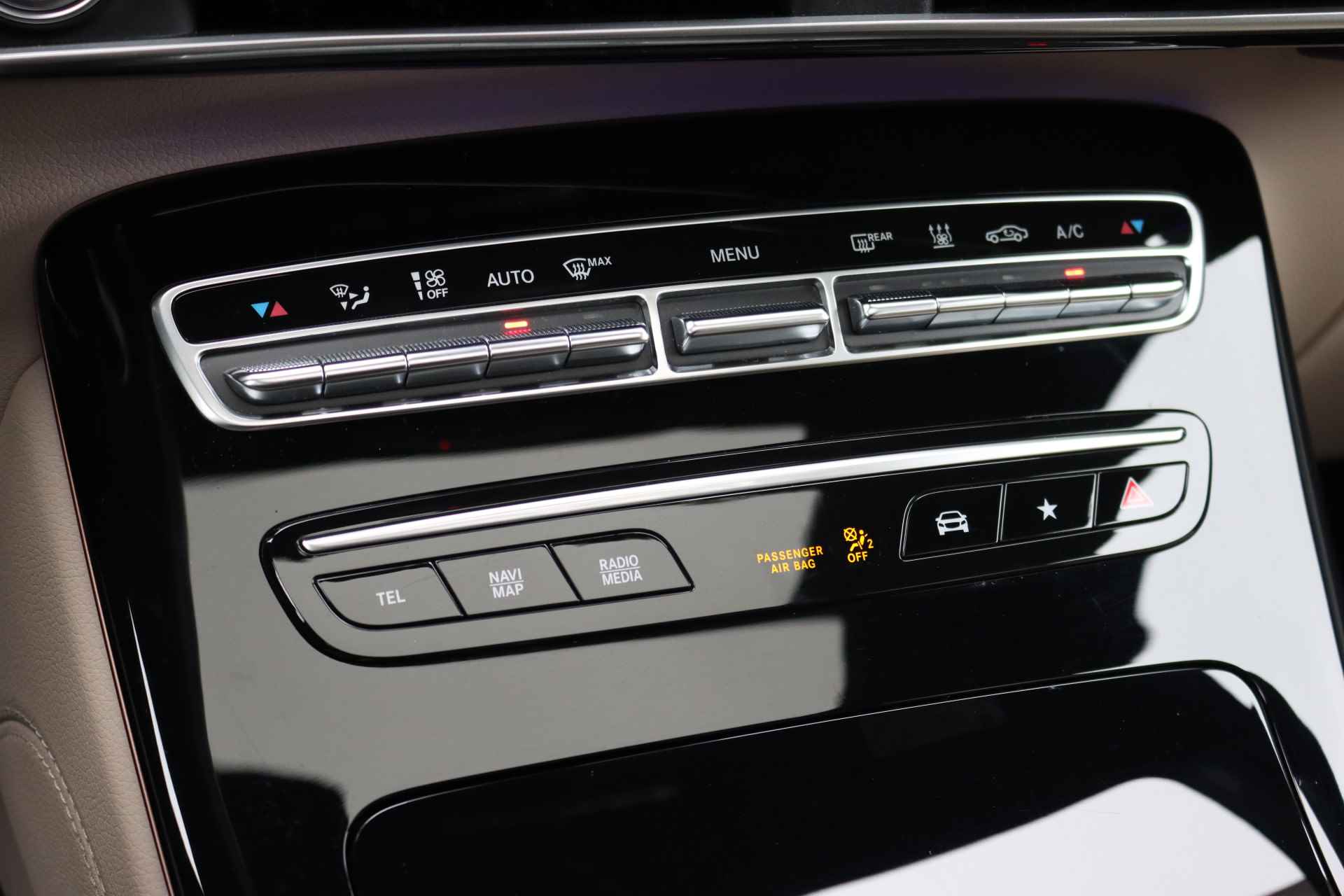 Mercedes-Benz EQC 400 4-MATIC Business Line 80 kWh, Schuifdak, Distronic+, Memory, Surround Camera, Advanced Sound System, Rijassistentiepakket, Augmented Reality, Etc. - 32/45
