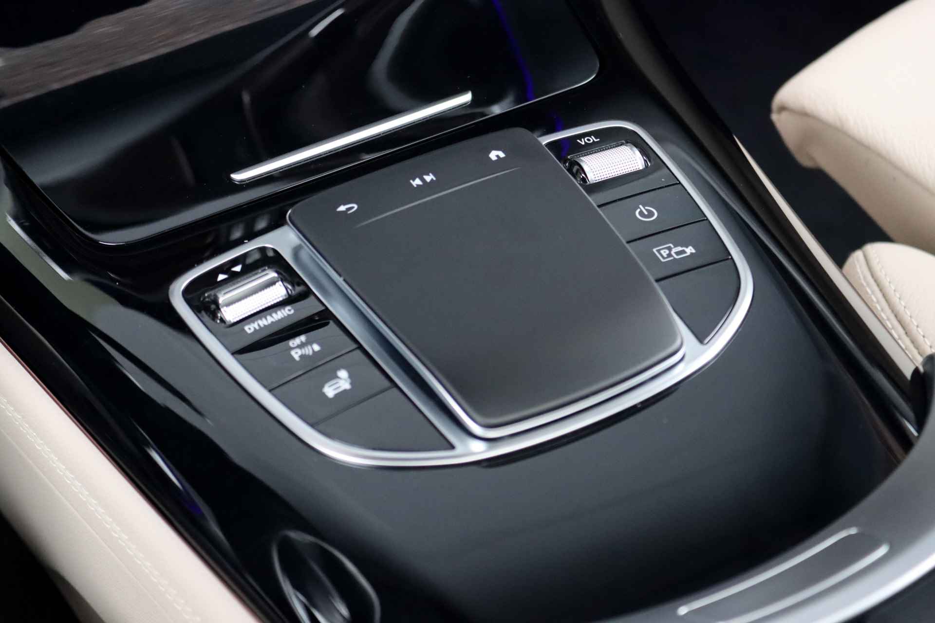 Mercedes-Benz EQC 400 4-MATIC Business Line 80 kWh, Schuifdak, Distronic+, Memory, Surround Camera, Advanced Sound System, Rijassistentiepakket, Augmented Reality, Etc. - 34/45