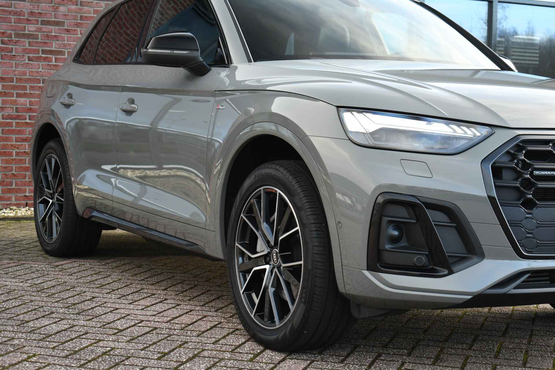 Audi Q5 55 TFSI e quattro S-Edition Pano Trekh ACC 360 El-zetels - 33/82