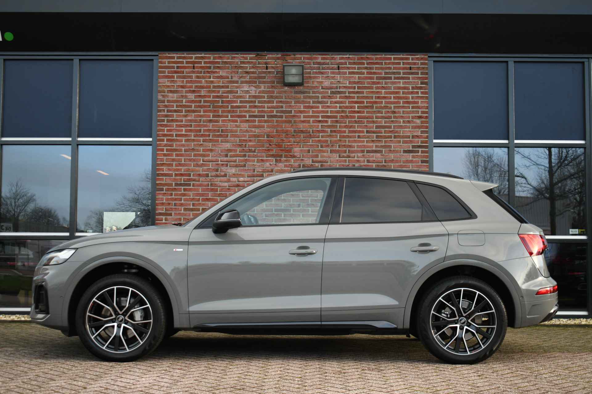 Audi Q5 55 TFSI e quattro S-Edition Pano Trekh ACC 360 El-zetels - 41/82