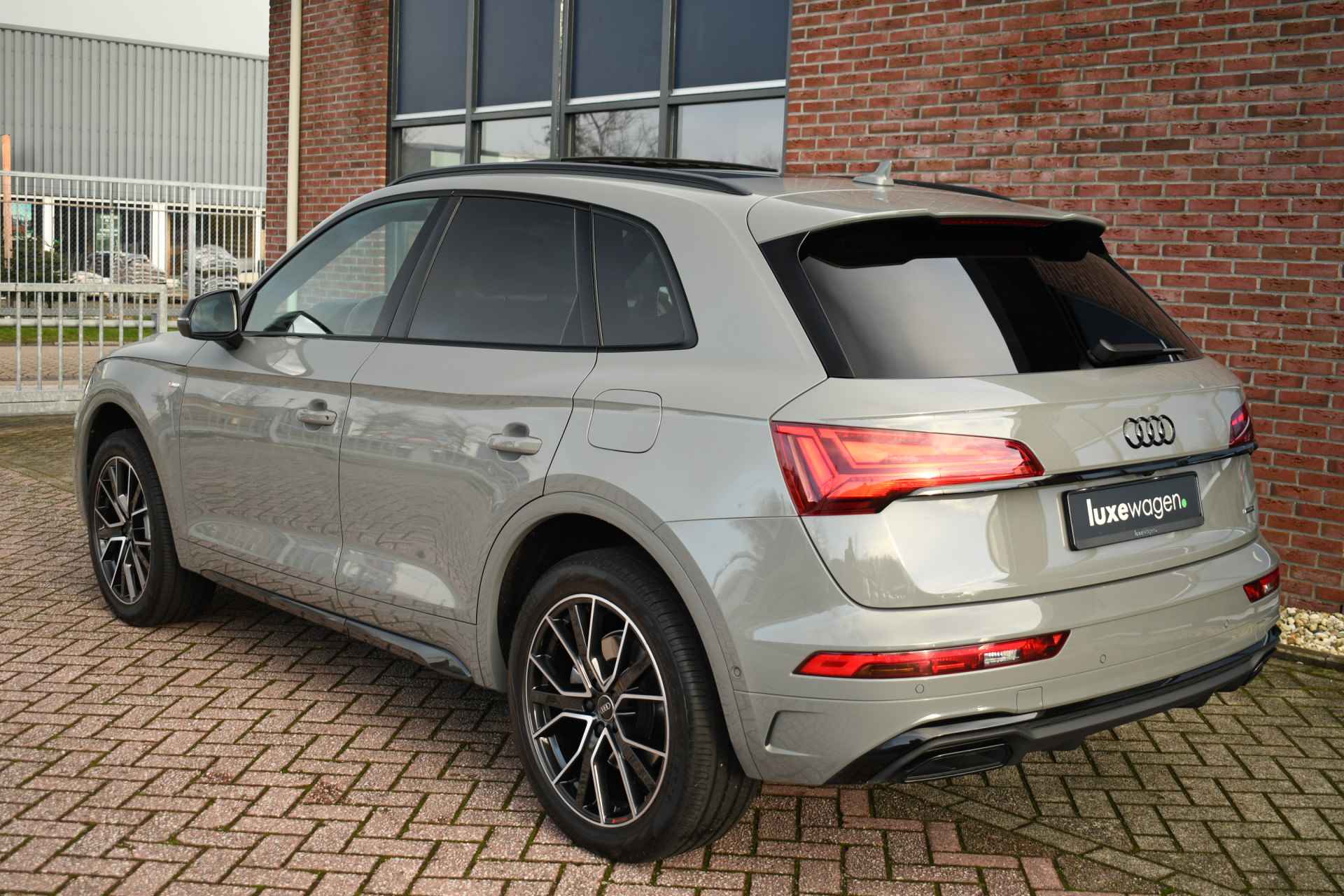 Audi Q5 55 TFSI e quattro S-Edition Pano Trekh ACC 360 El-zetels - 54/82