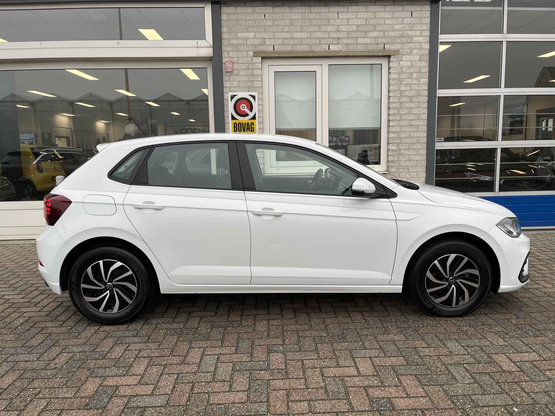 Volkswagen Polo 1.0 TSI DSG Life / AUTOMAAT/ CAMERA/ PARK. SENSOREN/ LED/ KEYLESS/ STOELVERWARM./ VIRTUAL COCKPIT/ ADAPT. CRUISE/ APP-CONNECT/ CLIMA/ DAB/ 15" LMV - 33/37