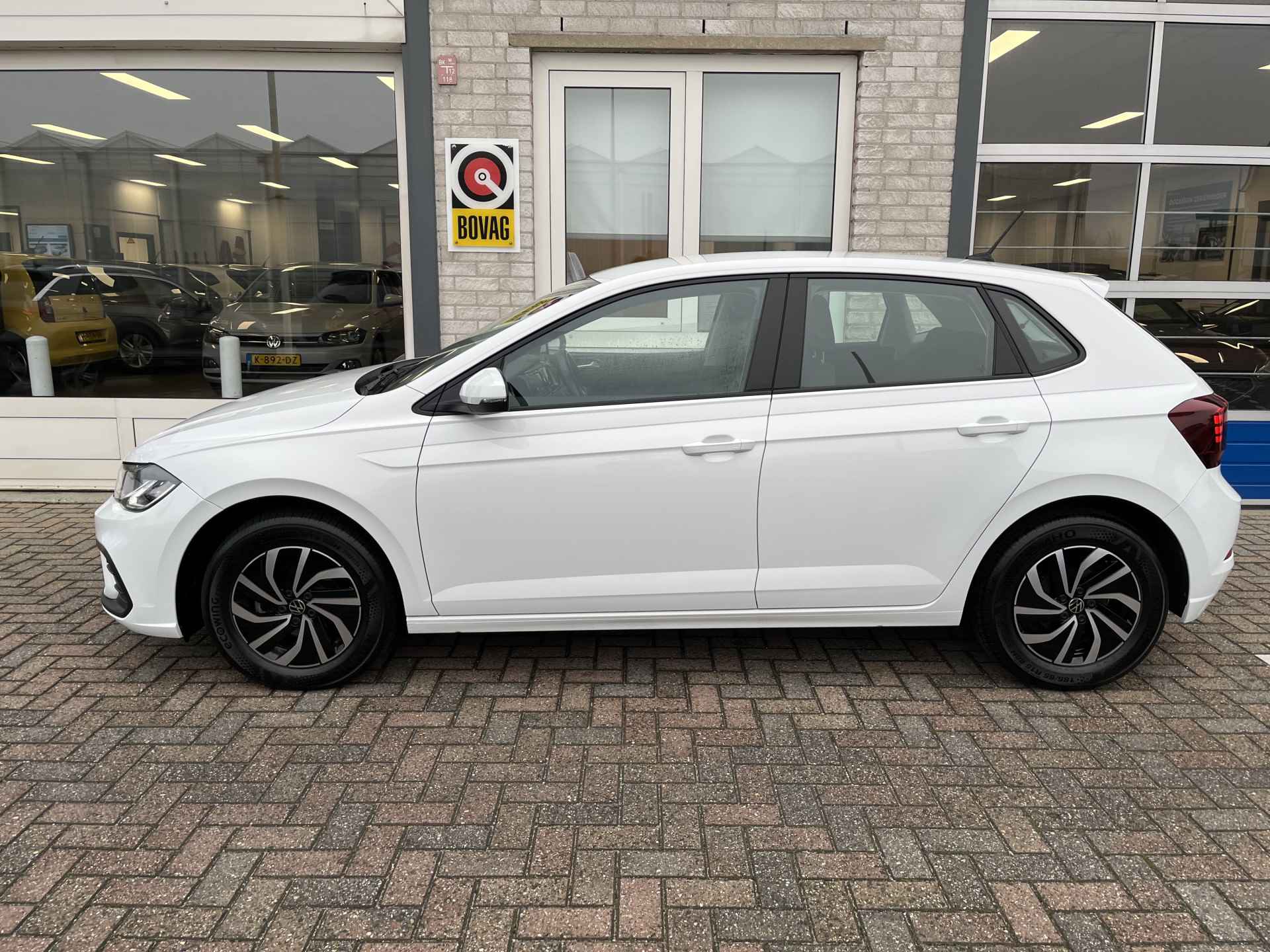 Volkswagen Polo 1.0 TSI DSG Life / AUTOMAAT/ CAMERA/ PARK. SENSOREN/ LED/ KEYLESS/ STOELVERWARM./ VIRTUAL COCKPIT/ ADAPT. CRUISE/ APP-CONNECT/ CLIMA/ DAB/ 15" LMV - 3/37