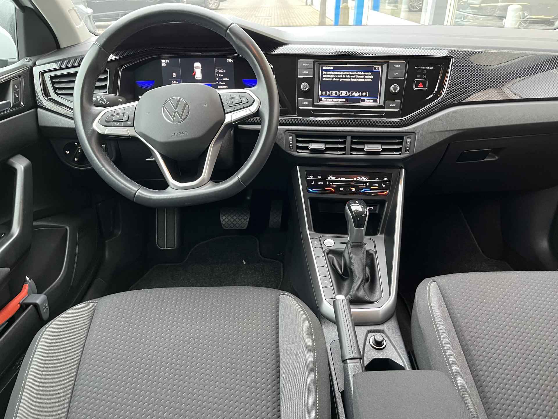 Volkswagen Polo 1.0 TSI DSG Life / AUTOMAAT/ CAMERA/ PARK. SENSOREN/ LED/ KEYLESS/ STOELVERWARM./ VIRTUAL COCKPIT/ ADAPT. CRUISE/ APP-CONNECT/ CLIMA/ DAB/ 15" LMV - 10/37