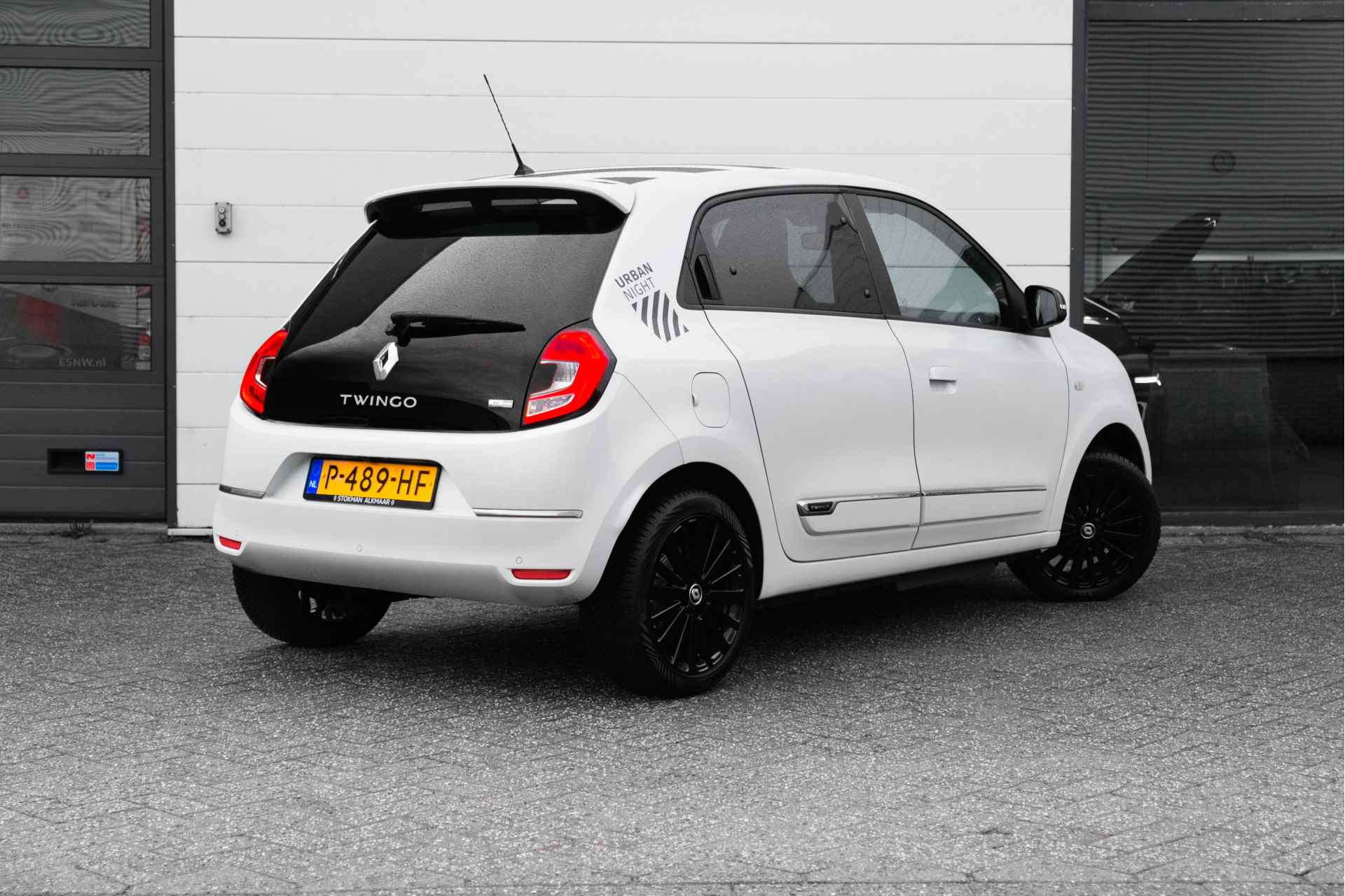 Renault Twingo Z.E. URBAN NIGHT X R 80 PK 22 KW batterij | Metallic wit | Camera achter | NAVI | Apple car play | 4 seizoensbanden | LM Velgen | | incl. Bovag rijklaarpakket met 12 maanden garantie | - 2/57