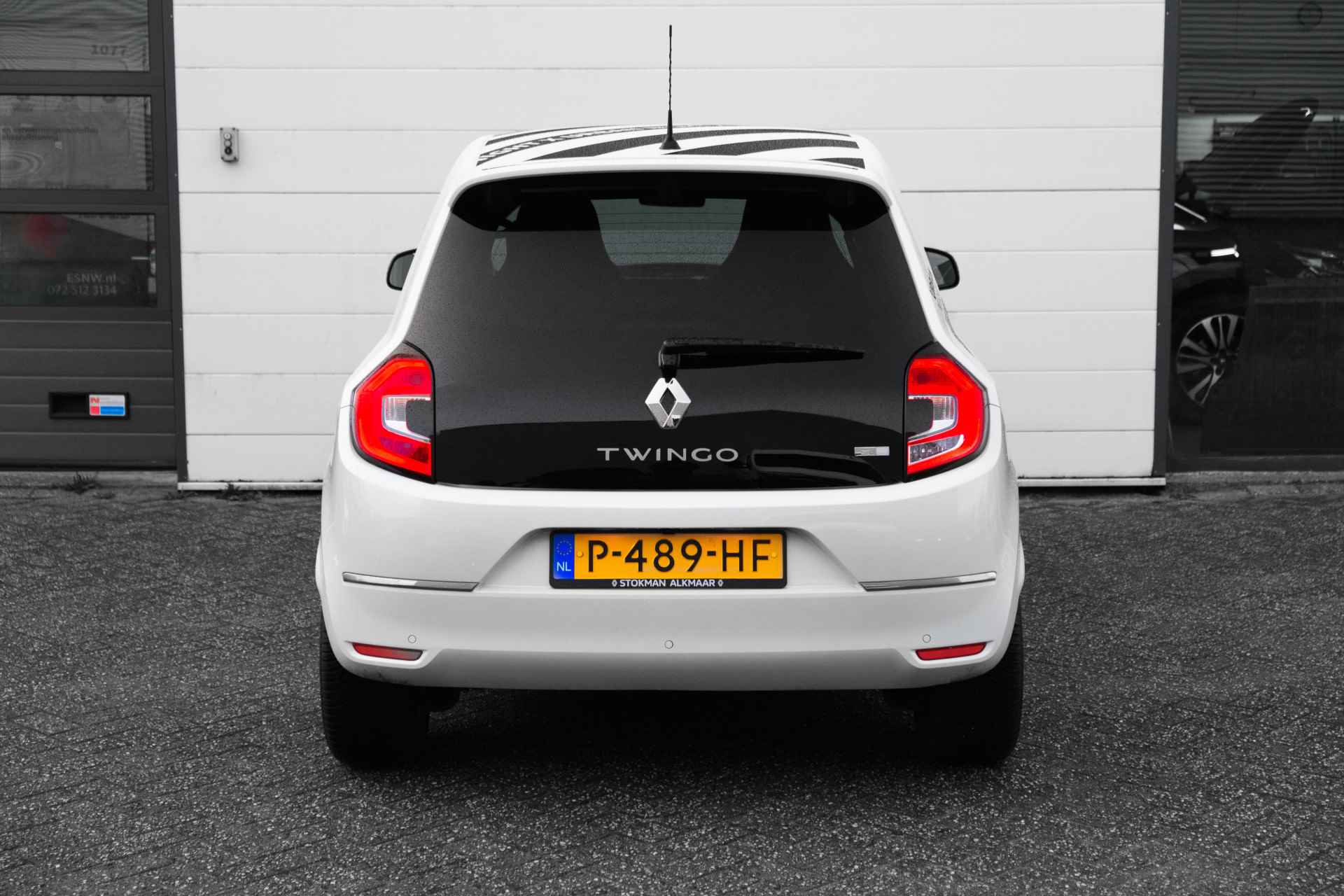 Renault Twingo Z.E. URBAN NIGHT X R 80 PK 22 KW batterij | Metallic wit | Camera achter | NAVI | Apple car play | 4 seizoensbanden | LM Velgen | | incl. Bovag rijklaarpakket met 12 maanden garantie | - 5/57