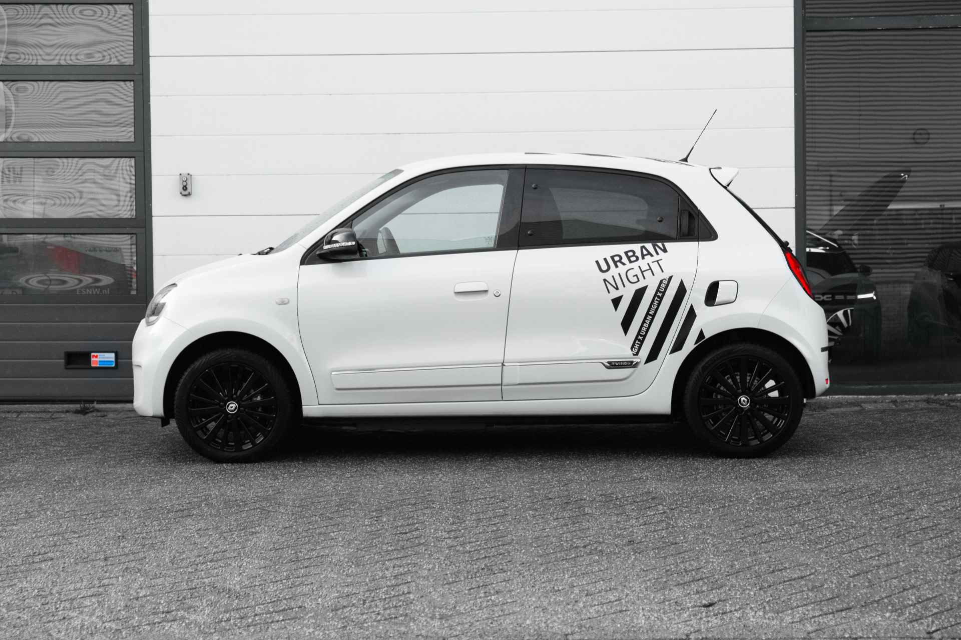 Renault Twingo Z.E. URBAN NIGHT X R 80 PK 22 KW batterij | Metallic wit | Camera achter | NAVI | Apple car play | 4 seizoensbanden | LM Velgen | | incl. Bovag rijklaarpakket met 12 maanden garantie | - 6/57