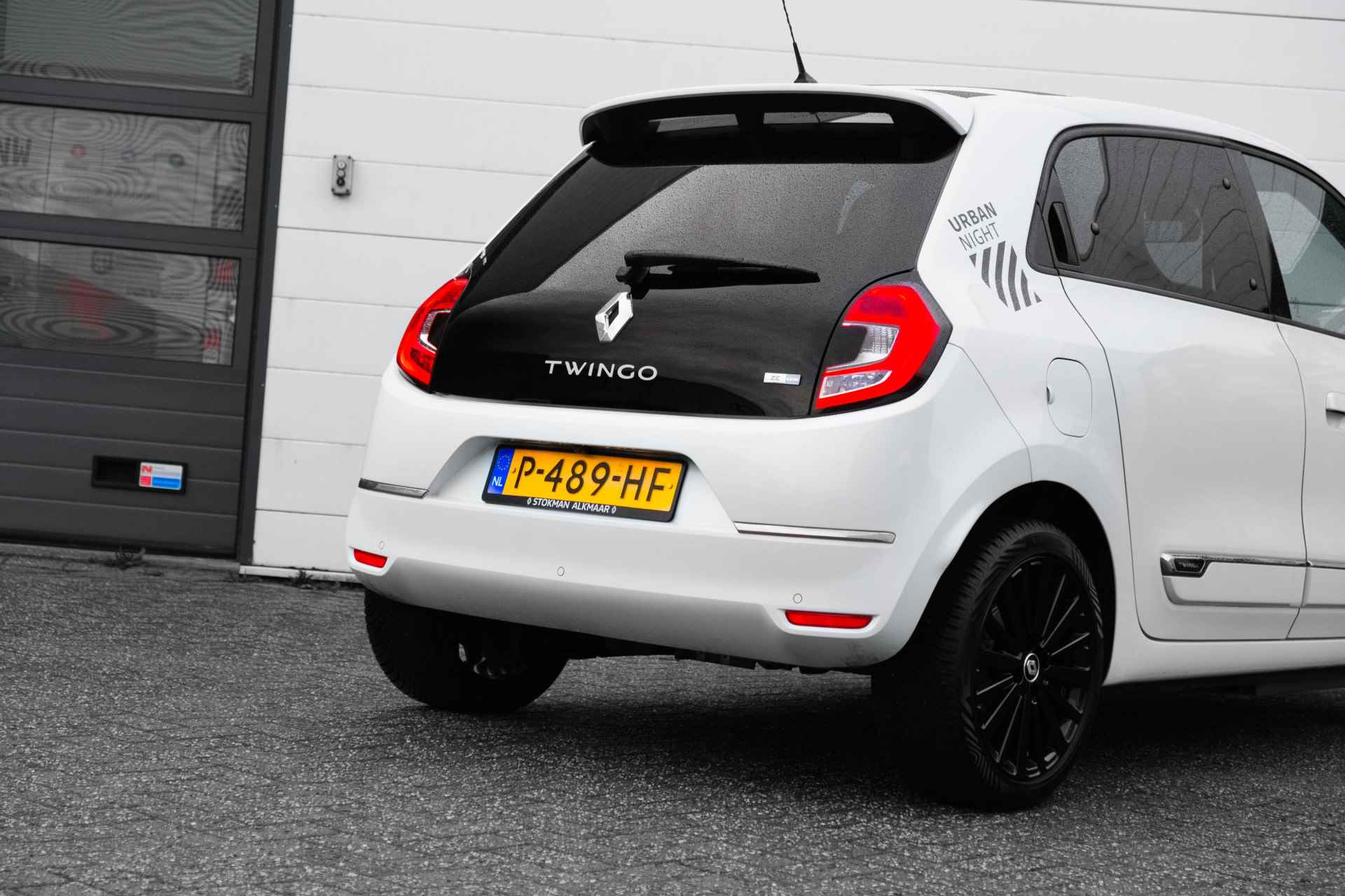 Renault Twingo Z.E. URBAN NIGHT X R 80 PK 22 KW batterij | Metallic wit | Camera achter | NAVI | Apple car play | 4 seizoensbanden | LM Velgen | | incl. Bovag rijklaarpakket met 12 maanden garantie | - 19/57