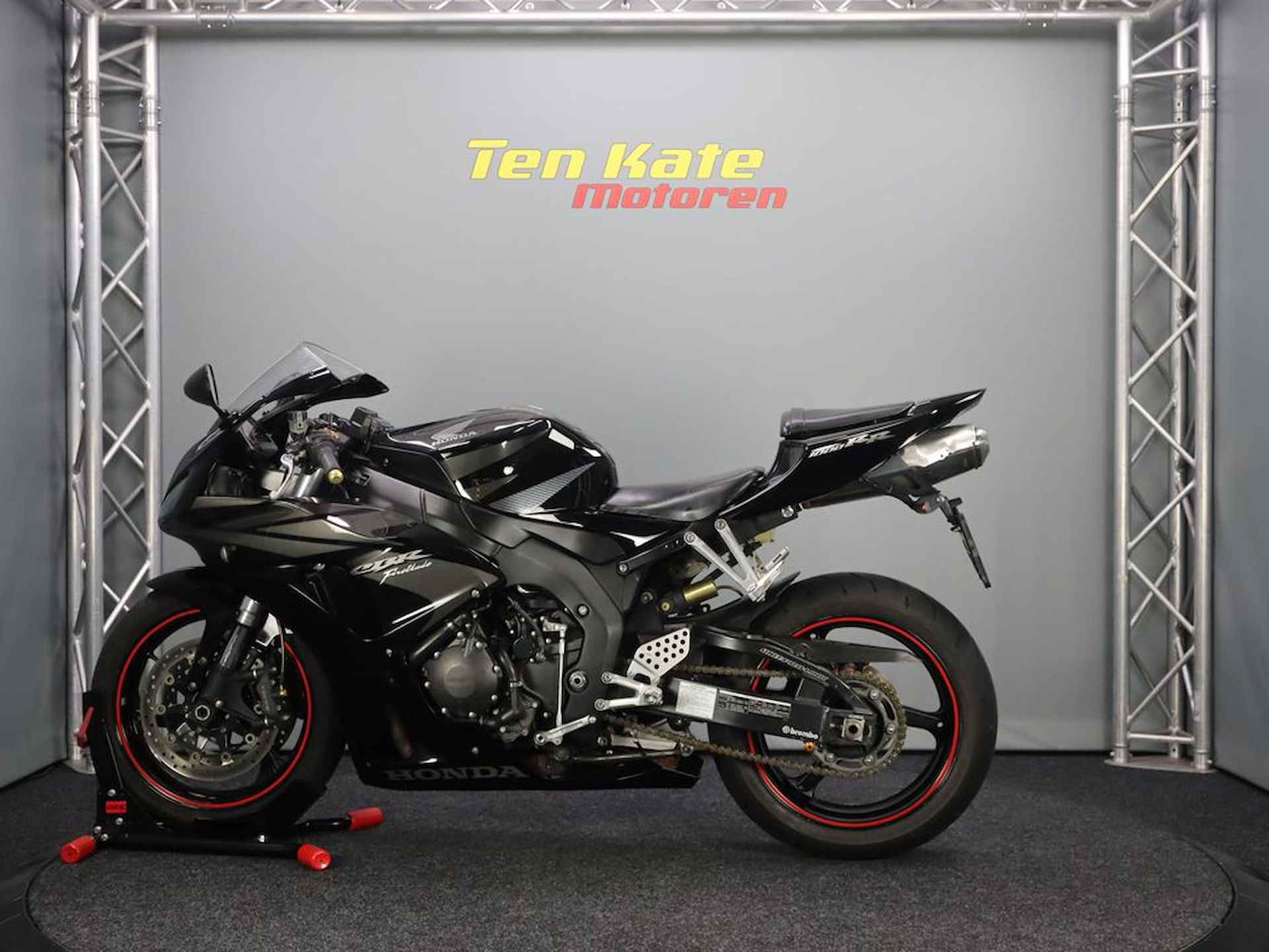 Honda CBR 1000 RR Fireblade - 7/12