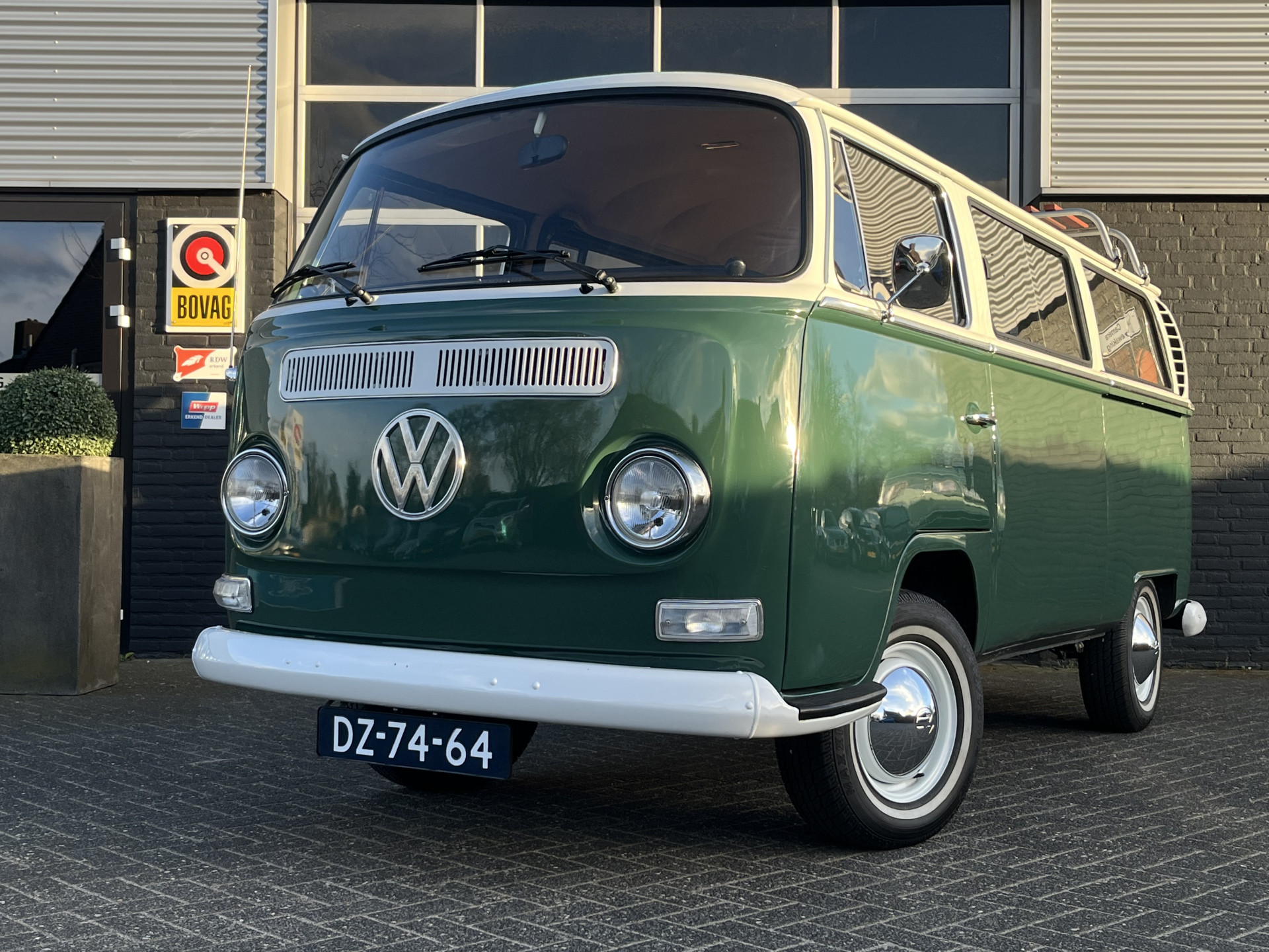 Volkswagen 221021 T2A De Luxe Volledig gerestaureerd bij viaBOVAG.nl