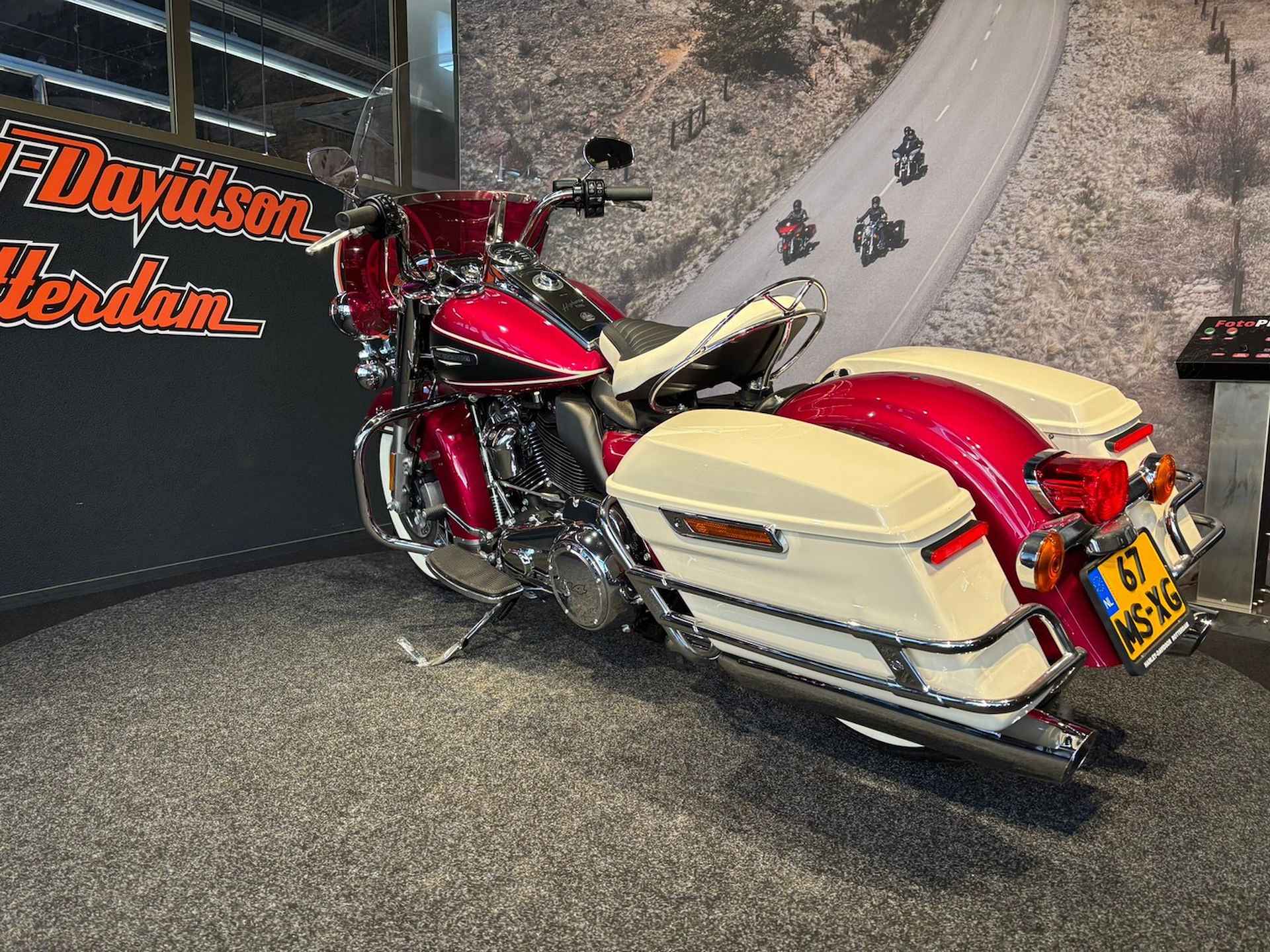 Harley-Davidson FLHFB ELECTRA GLIDE HIGHW KING Custom Color - 6/13