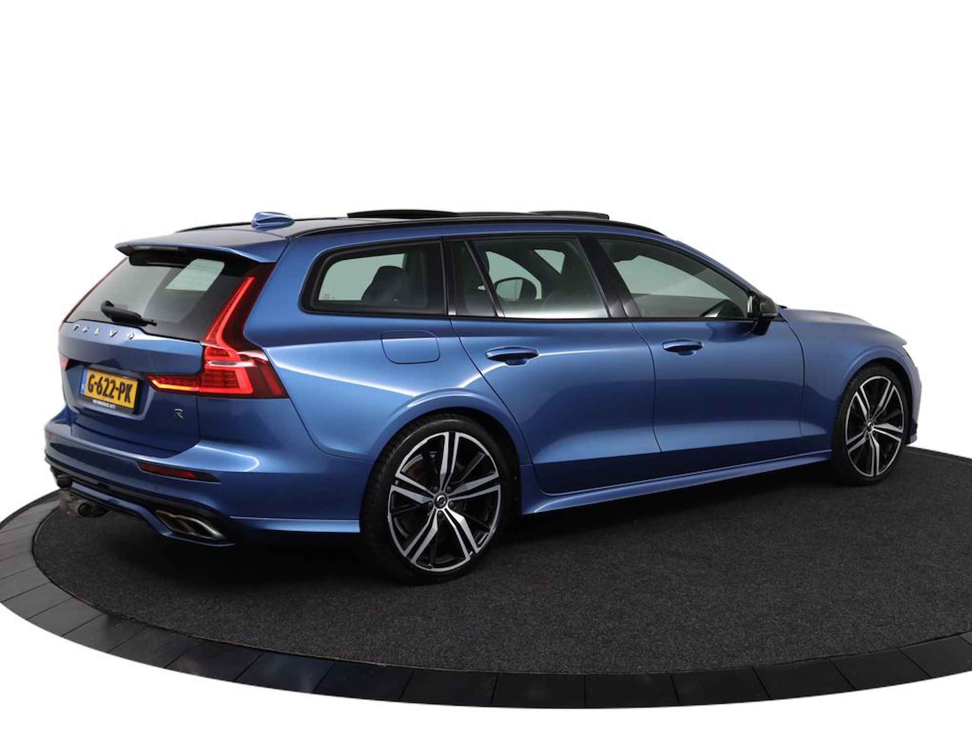 Volvo V60 T8 AWD R-Design | Semi elektrische trekhaak | Elektrisch verstelbare voorstoelen incl. geheugen |Grafisch Head-up Display | Pano Stoel & stuurwielverwarming | Adaptieve cruise control incl. BLIS |Harman Kardon |   DAB+ | Apple Carplay | - 3/67