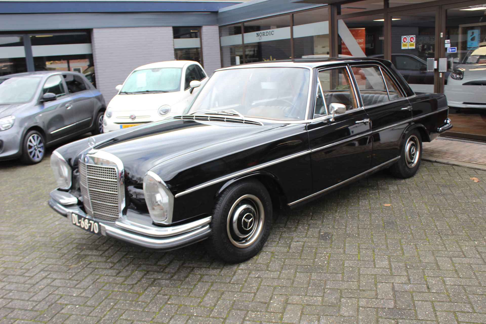Mercedes-Benz 200-serie 250 S AUTOMATIC 6 CYLINDER / LPG / 1966 / NETTE STAAT! Hemelvaartsdag 9 Mei gesloten ! - 18/22