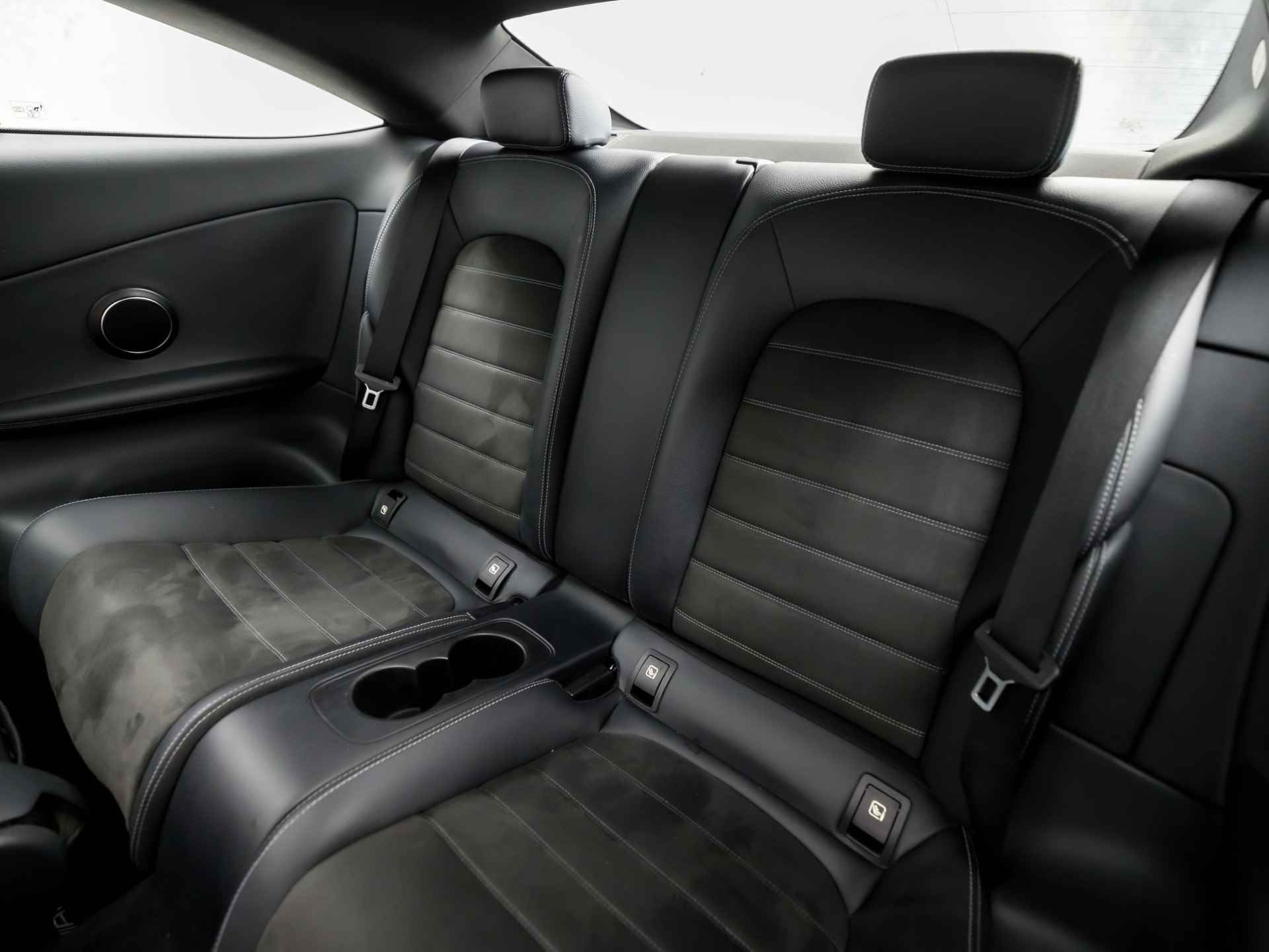 Mercedes-Benz C-Klasse Coupé 180 Edition 1 157Pk Automaat (SCHUIFDAK, NAVIGATIE, STOELVERWARMING, LEDER/ALCANTARA, ZWART HEMEL, SPORTSTOELEN, FLIPPERS, LED KOPLAMPEN, NIEUWE APK, NIEUWSTAAT) - 14/32