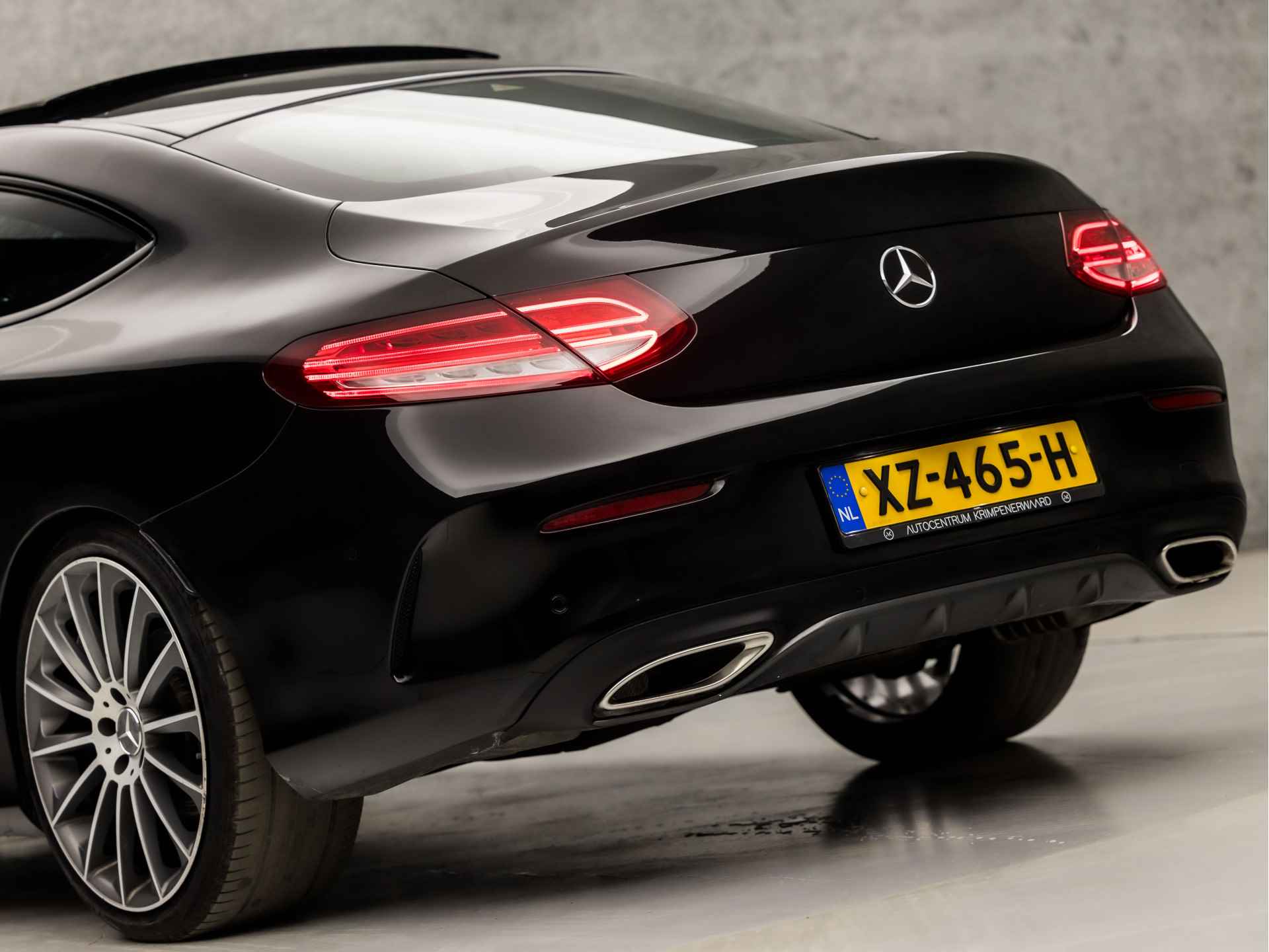 Mercedes-Benz C-Klasse Coupé 180 AMG Sport 157Pk Automaat (SCHUIFDAK, NAVIGATIE, STOELVERWARMING, LEDER/ALCANTARA, ZWART HEMEL, SPORTSTOELEN, FLIPPERS, LED KOPLAMPEN, NIEUWE APK, NIEUWSTAAT) - 13/32