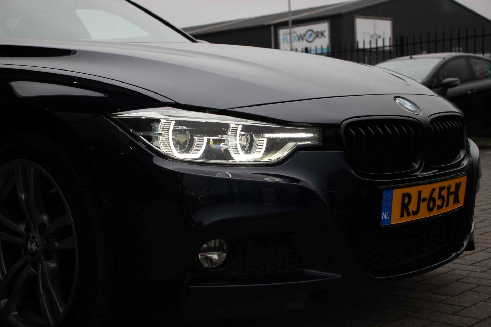 BMW 3 Serie Touring 320i High Executive M-Sport | Leder | 360° Camera - 9/35