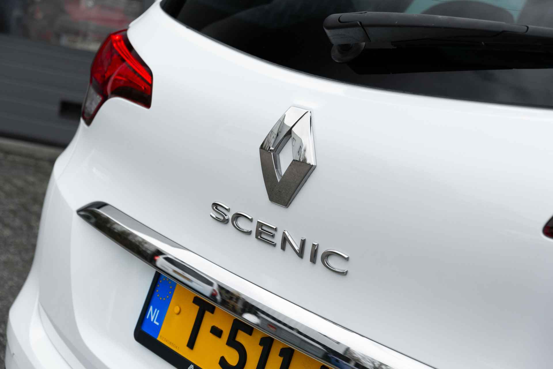 Renault Scénic 1.3 TCe 140 PK Bose uitvoering | Automaat | Trekhaak | 1800 KG aanhangergewicht | Camera achter | Wit metallic | | incl. Bovag rijklaarpakket met 12 maanden garantie | - 23/64