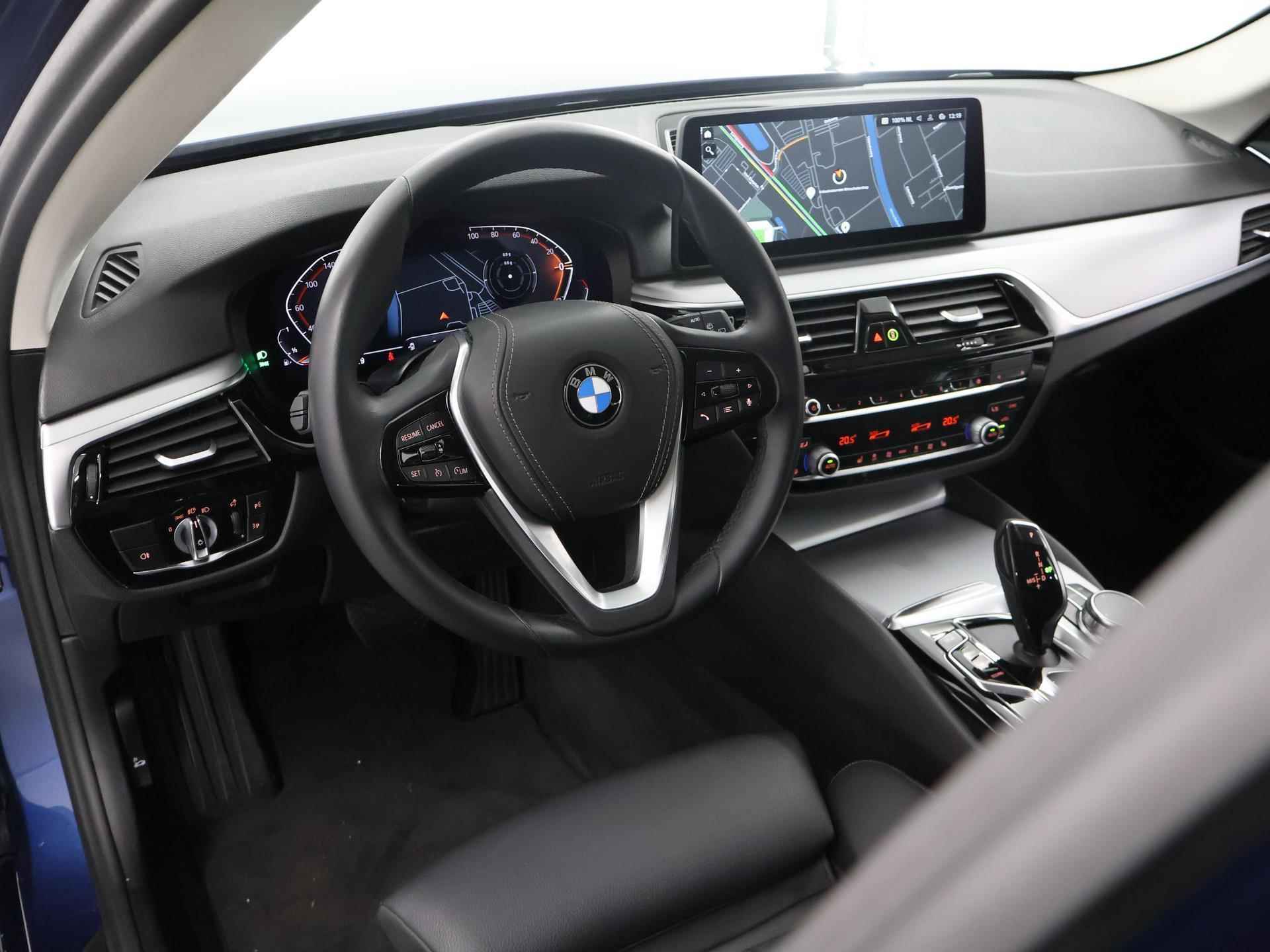 BMW 5-serie Touring 520i High Executive | Laserlight LED koplampen | Trekhaak | Navigatie | Stoelverwarming | Digitaal dashboard | Lederen Interieur | Comfort zetels + Geheugen | PDC | - 8/53