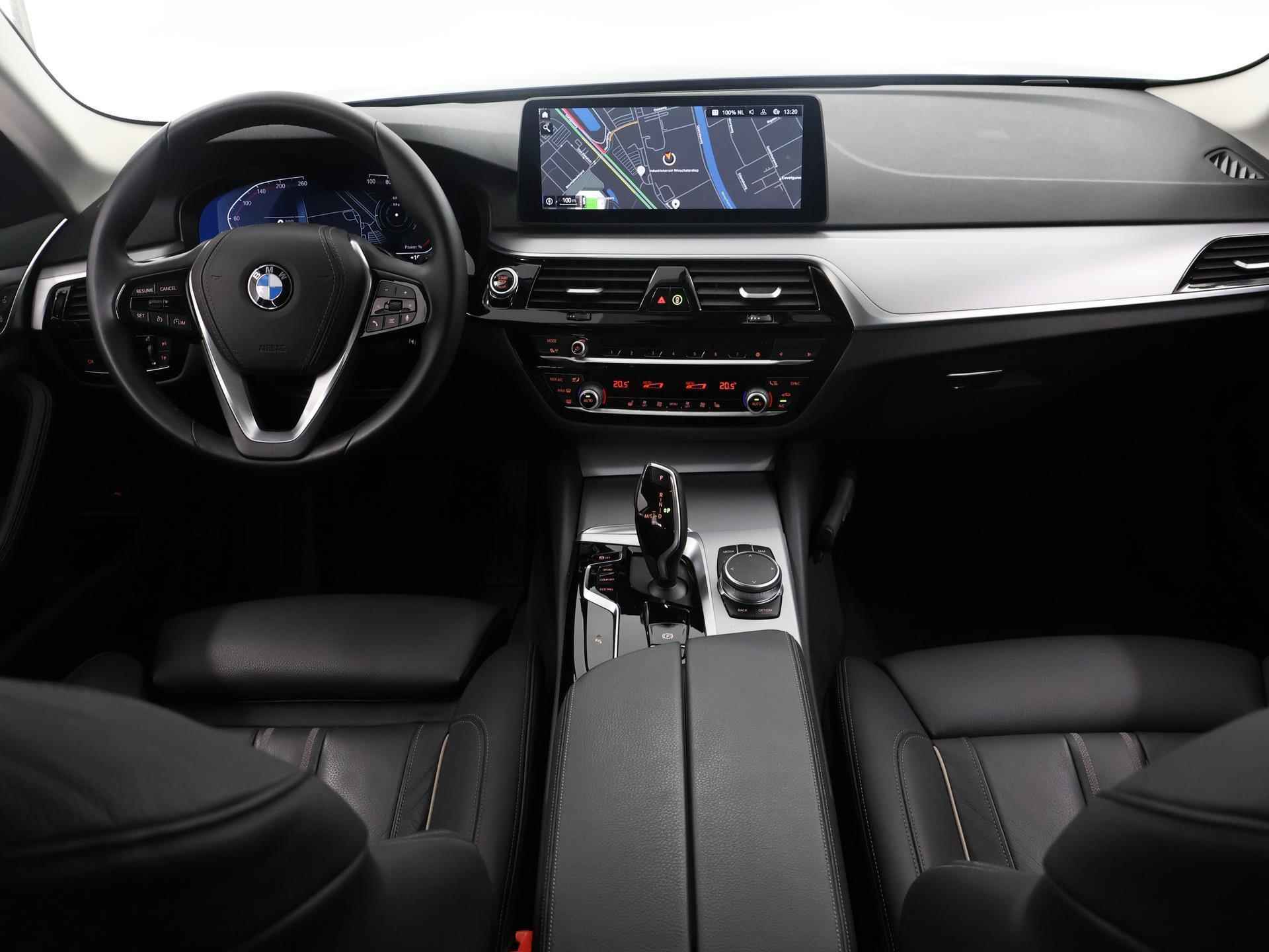 BMW 5-serie Touring 520i High Executive | Laserlight LED koplampen | Trekhaak | Navigatie | Stoelverwarming | Digitaal dashboard | Lederen Interieur | Comfort zetels + Geheugen | PDC | - 9/53