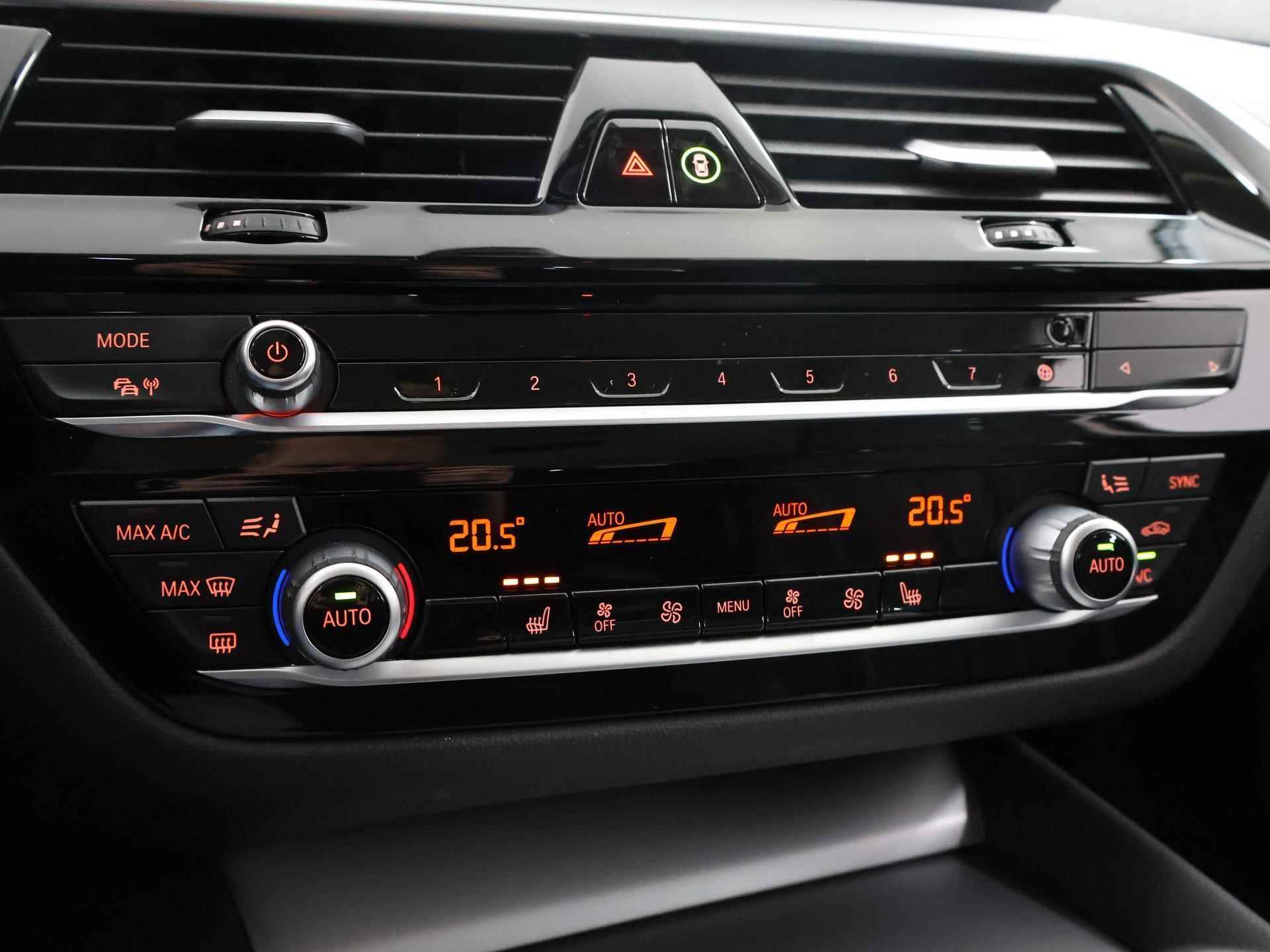 BMW 5-serie Touring 520i High Executive | Laserlight LED koplampen | Trekhaak | Navigatie | Stoelverwarming | Digitaal dashboard | Lederen Interieur | Comfort zetels + Geheugen | PDC | - 31/53