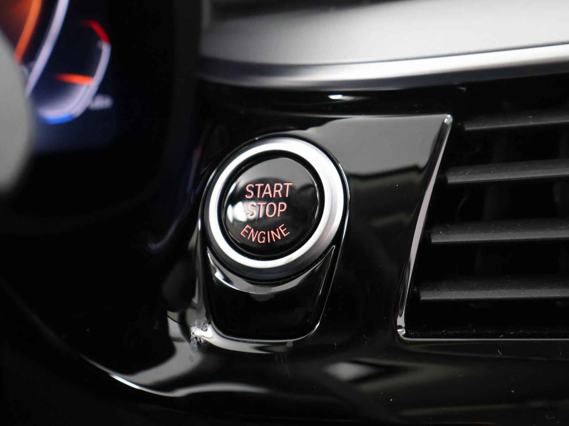 BMW 5-serie Touring 520i High Executive | Laserlight LED koplampen | Trekhaak | Navigatie | Stoelverwarming | Digitaal dashboard | Lederen Interieur | Comfort zetels + Geheugen | PDC | - 37/53