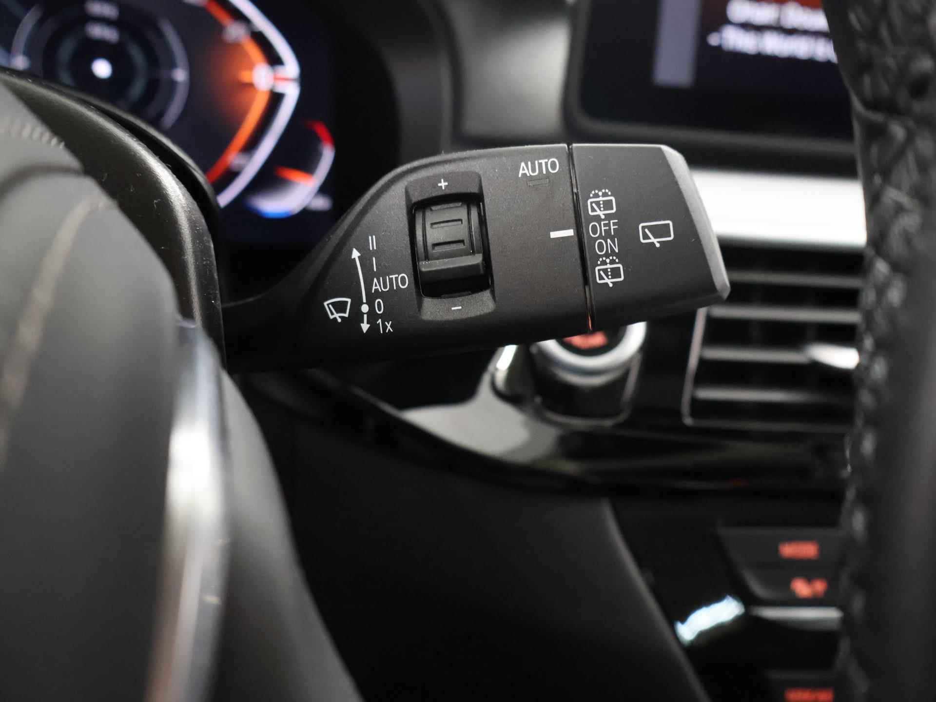 BMW 5-serie Touring 520i High Executive | Laserlight LED koplampen | Trekhaak | Navigatie | Stoelverwarming | Digitaal dashboard | Lederen Interieur | Comfort zetels + Geheugen | PDC | - 38/53