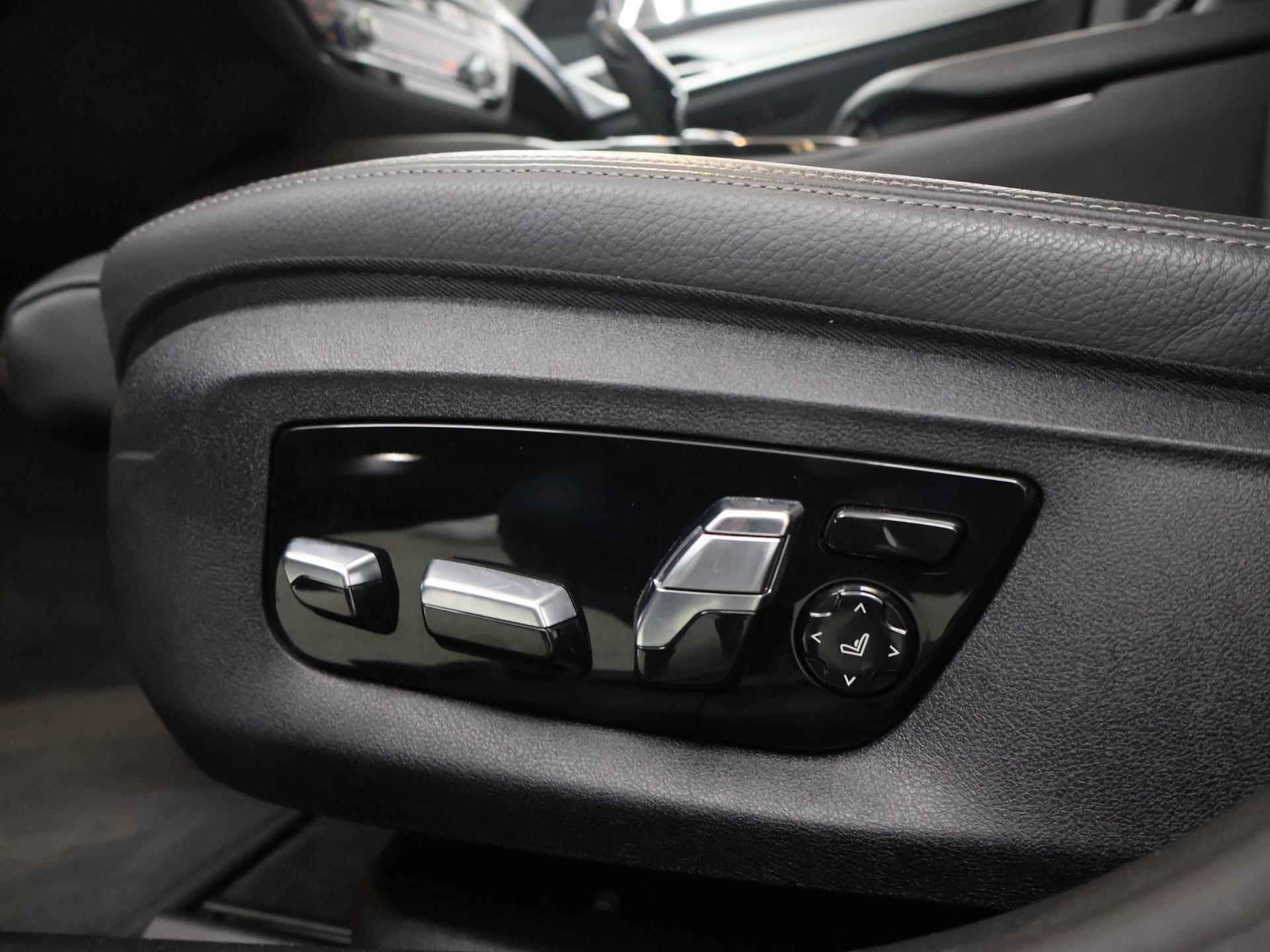 BMW 5-serie Touring 520i High Executive | Laserlight LED koplampen | Trekhaak | Navigatie | Stoelverwarming | Digitaal dashboard | Lederen Interieur | Comfort zetels + Geheugen | PDC | - 45/53