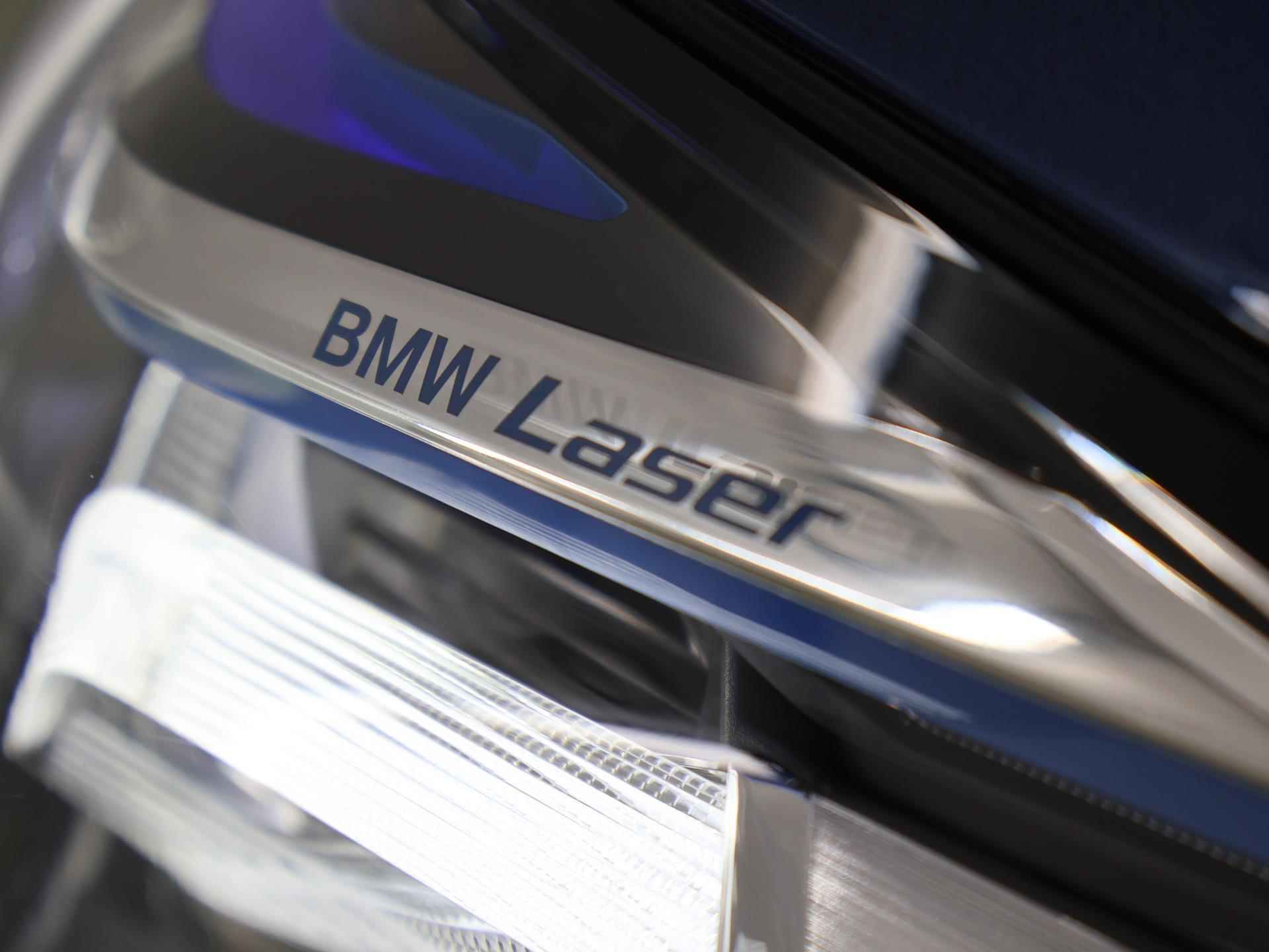 BMW 5-serie Touring 520i High Executive | Laserlight LED koplampen | Trekhaak | Navigatie | Stoelverwarming | Digitaal dashboard | Lederen Interieur | Comfort zetels + Geheugen | PDC | - 51/53