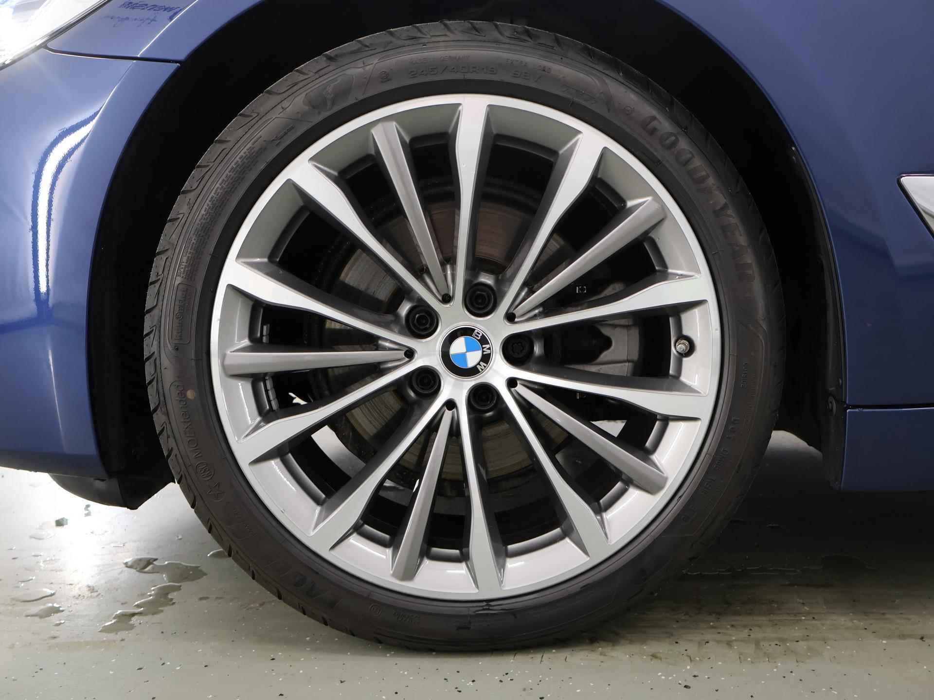 BMW 5-serie Touring 520i High Executive | Laserlight LED koplampen | Trekhaak | Navigatie | Stoelverwarming | Digitaal dashboard | Lederen Interieur | Comfort zetels + Geheugen | PDC | - 52/53