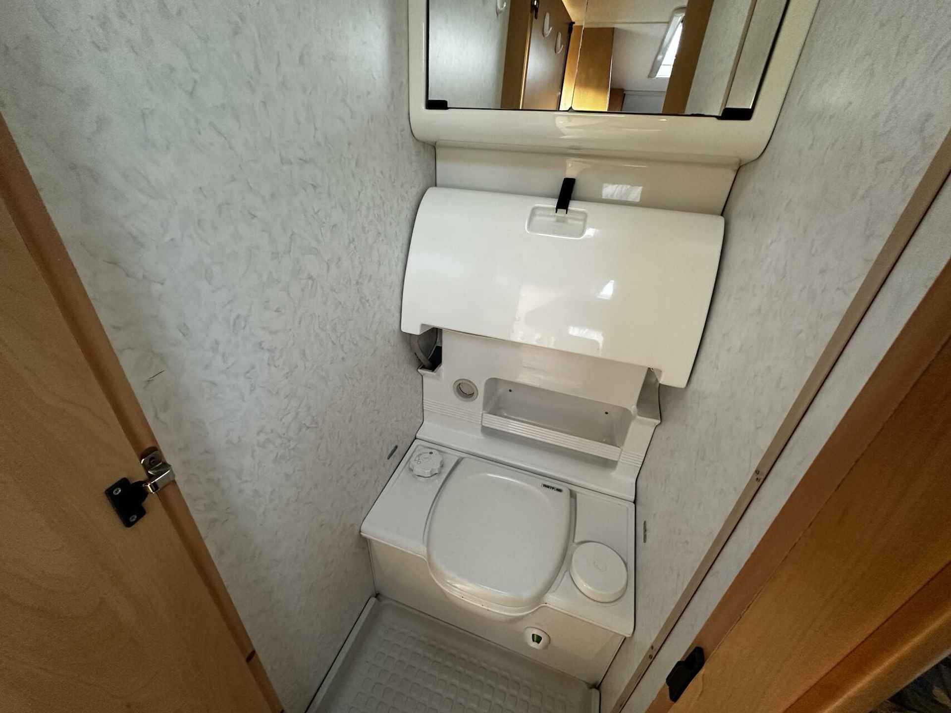 Hobby 400 SF DE LUXE DWARSBED,TOILET,TREINZIT, FIETSENDRAGER - 19/21