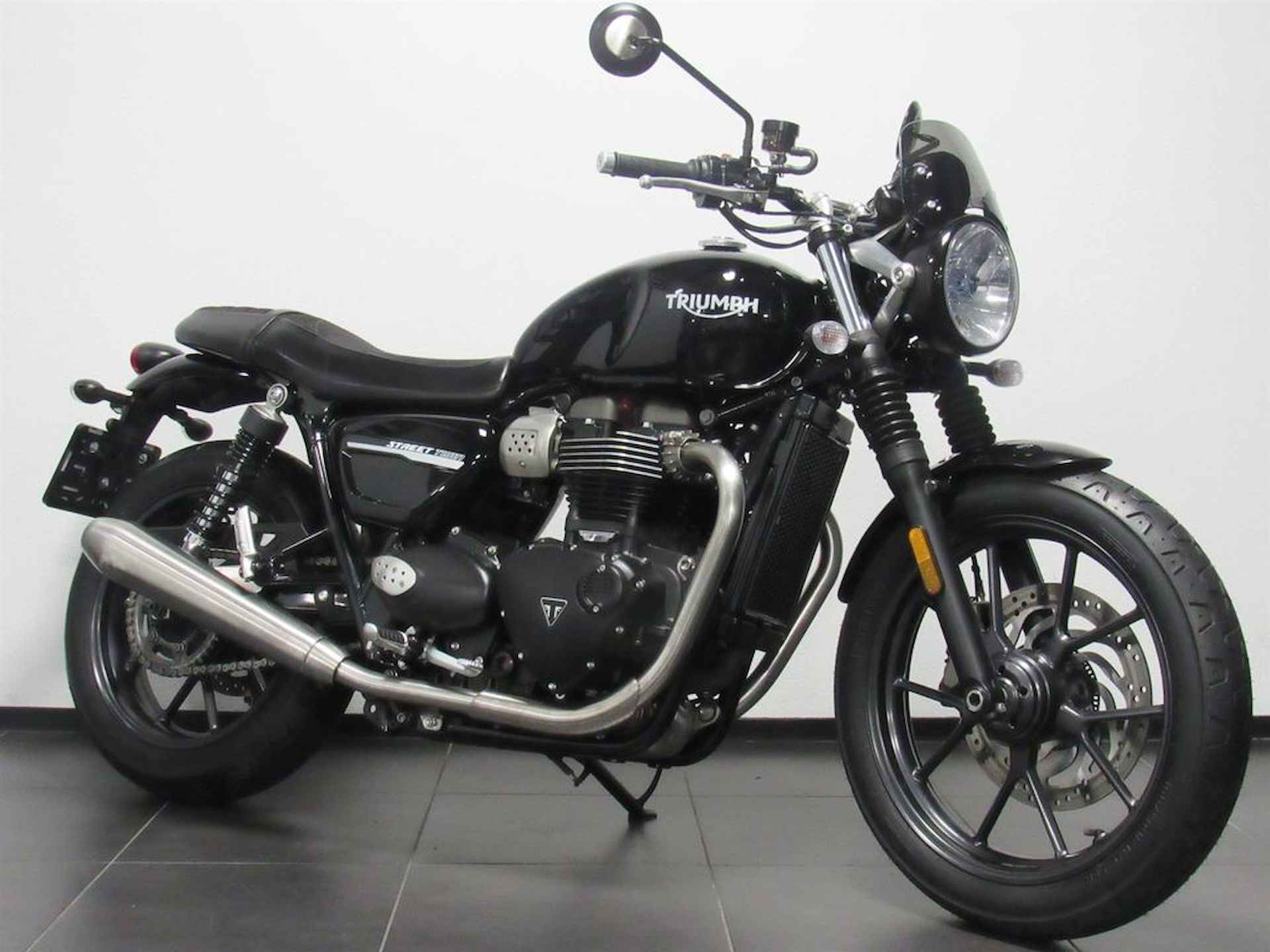 Triumph STREET TWIN - 2/15