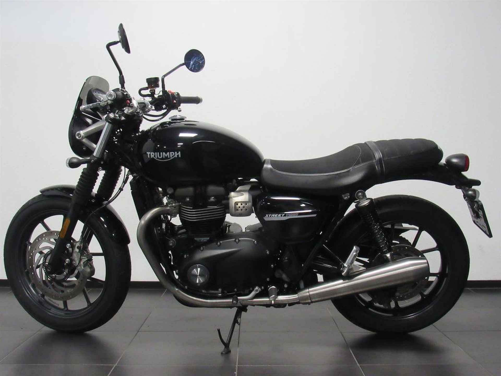 Triumph STREET TWIN - 4/15