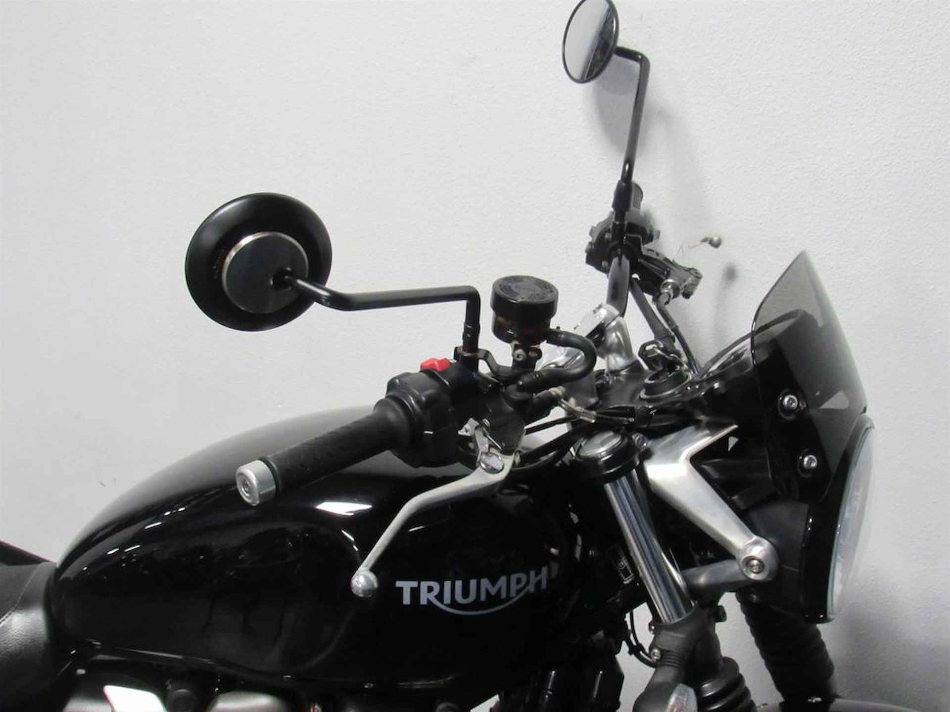 Triumph STREET TWIN - 8/15