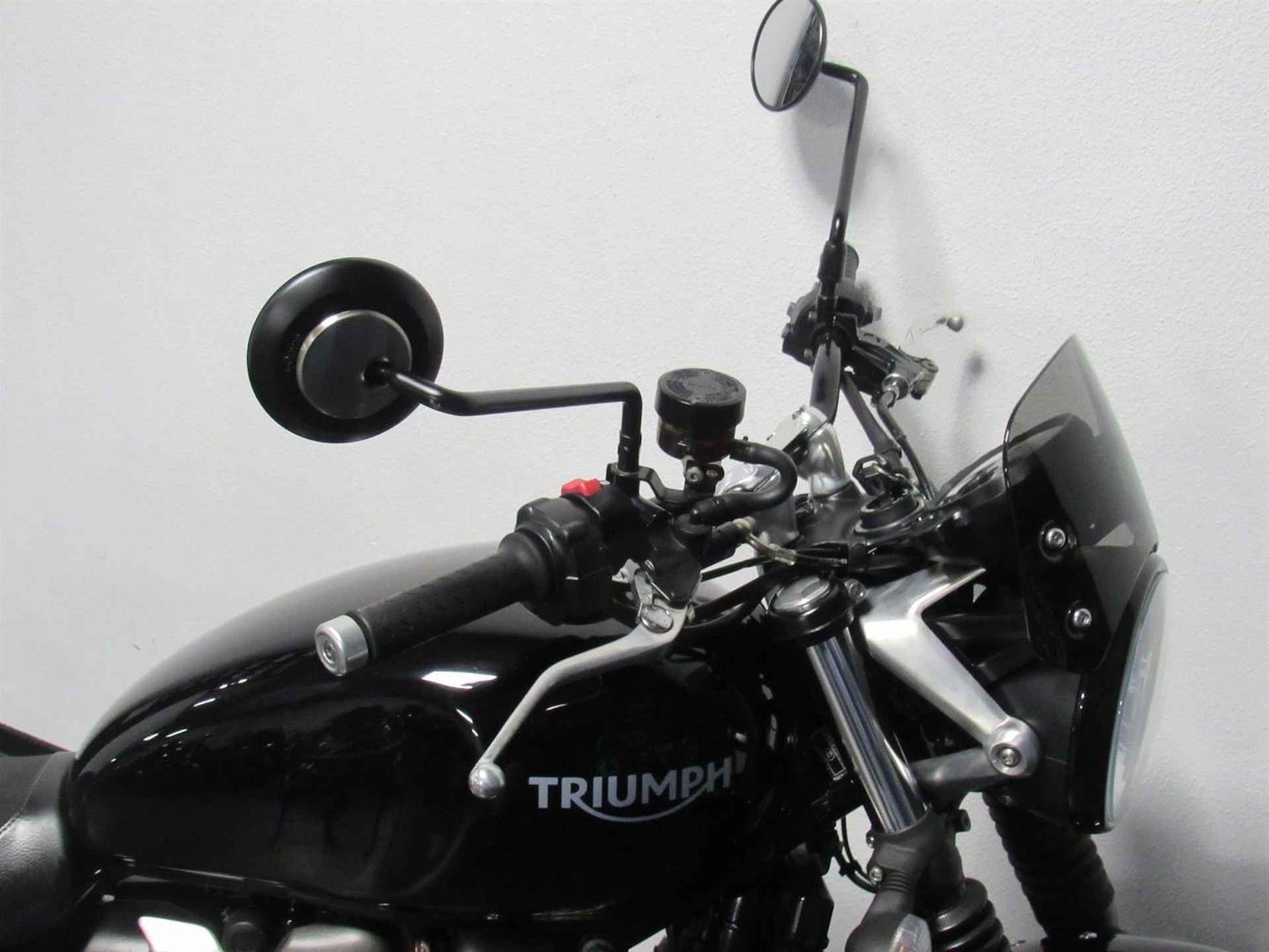 TRIUMPH STREET TWIN - 2020 - 8/15