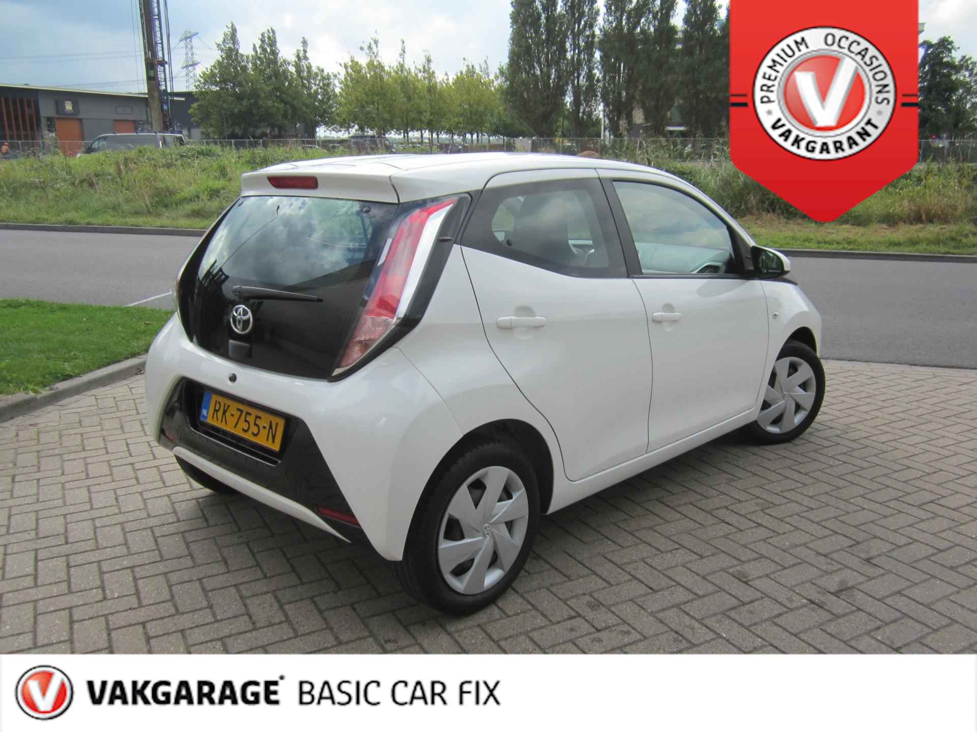 Toyota Aygo 1.0 VVT-i x-play Navi, Airco, CPV - 2/34