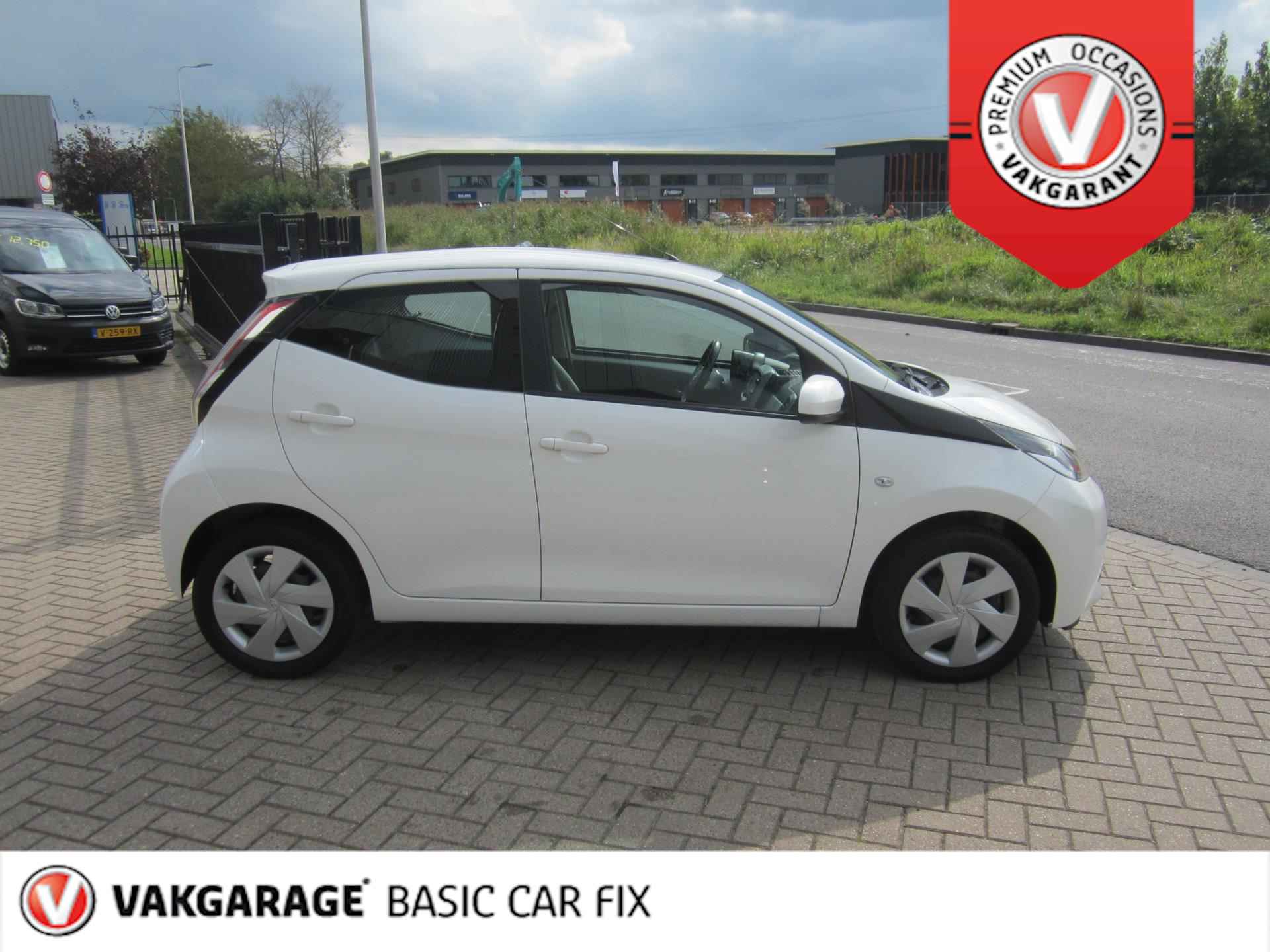 Toyota Aygo 1.0 VVT-i x-play Navi, Airco, CPV - 8/34