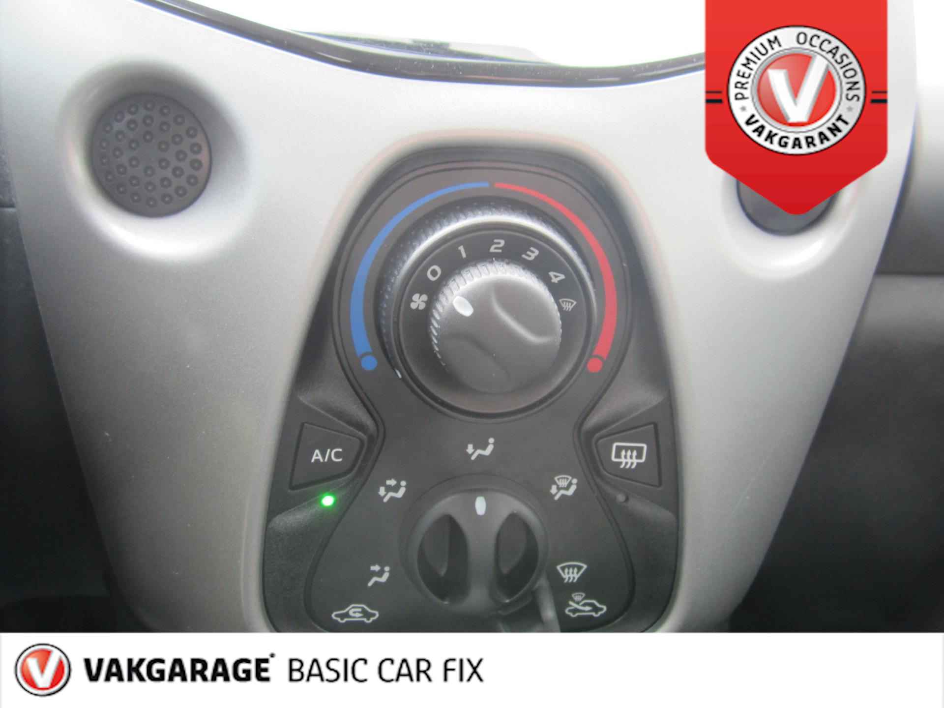 Toyota Aygo 1.0 VVT-i x-play Navi, Airco, CPV - 24/34