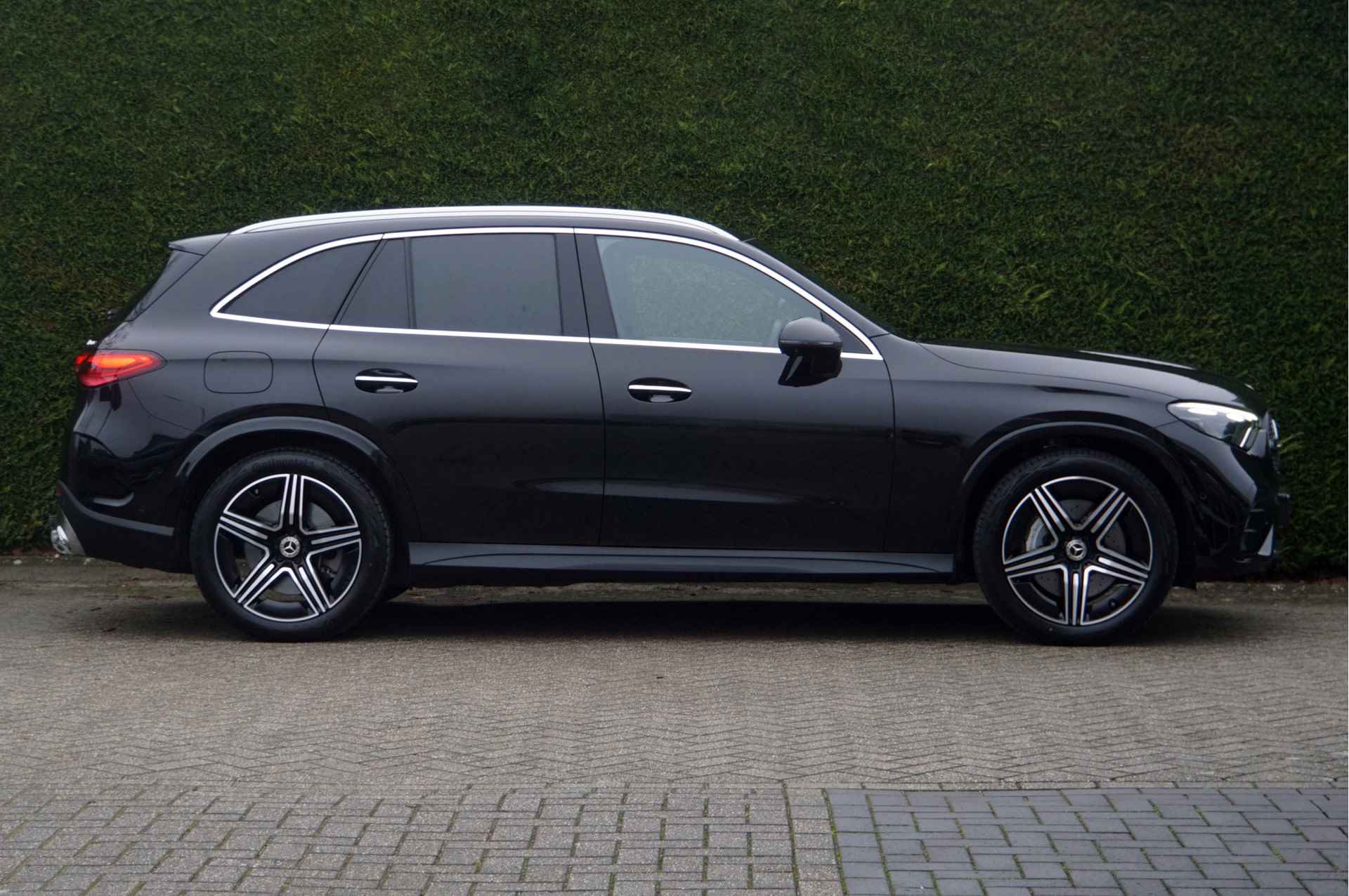 Mercedes-Benz GLC 300 e 4MATIC AMG Line | Achterasbesturing Luchtvering Trekhaak Distronic Memory Burmester - 4/49