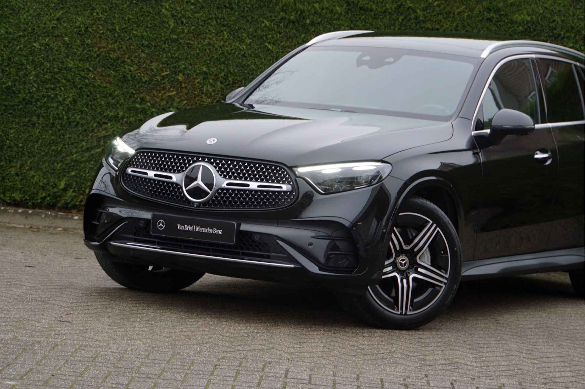 Mercedes-Benz GLC 300 e 4MATIC AMG Line | Achterasbesturing Luchtvering Trekhaak Distronic Memory Burmester - 12/49