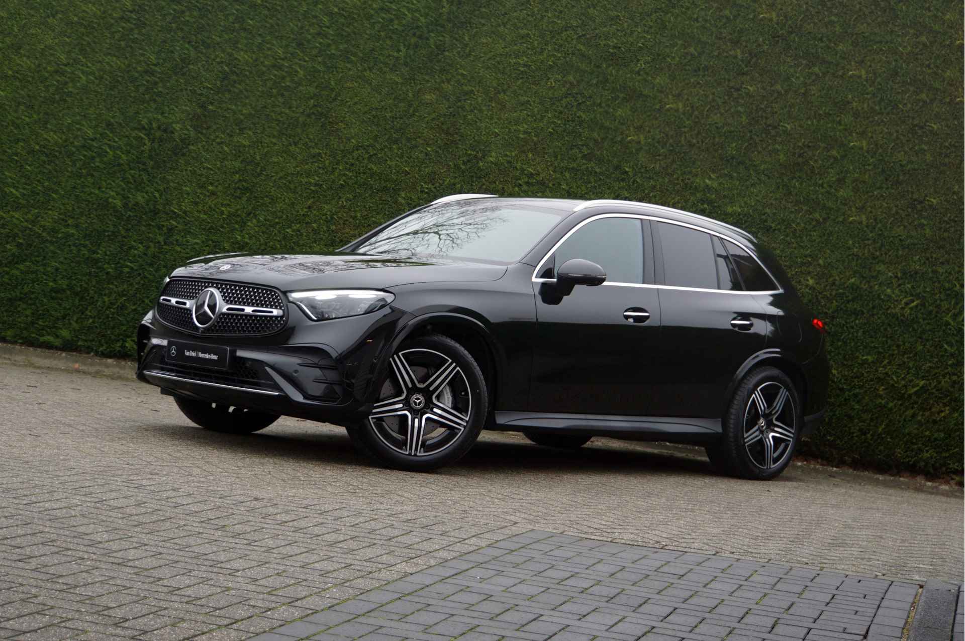 Mercedes-Benz GLC 300 e 4MATIC AMG Line | Achterasbesturing Luchtvering Trekhaak Distronic Memory Burmester - 14/49