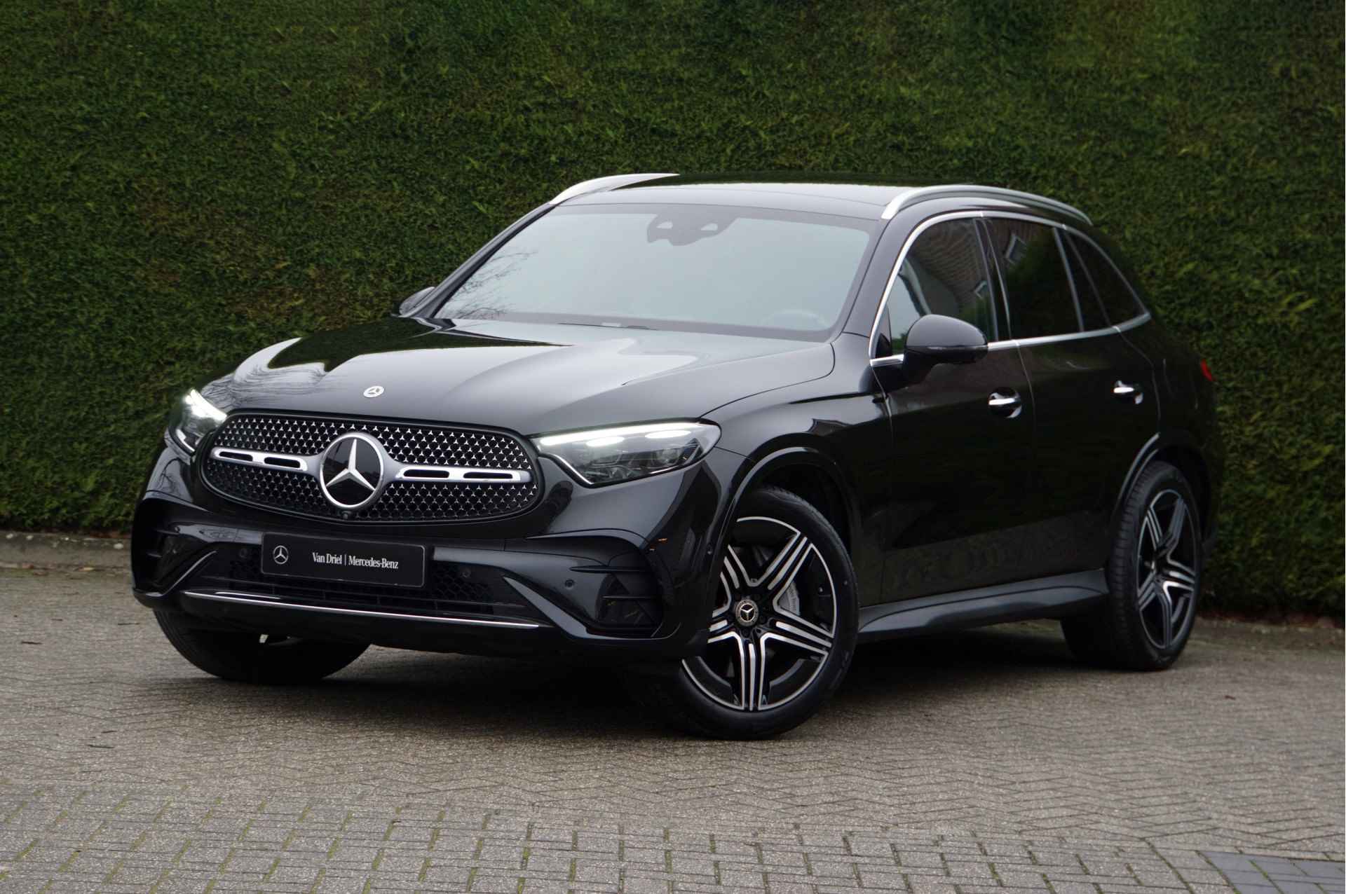 Mercedes-Benz GLC 300 e 4MATIC AMG Line | Achterasbesturing Luchtvering Trekhaak Distronic Memory Burmester - 18/49